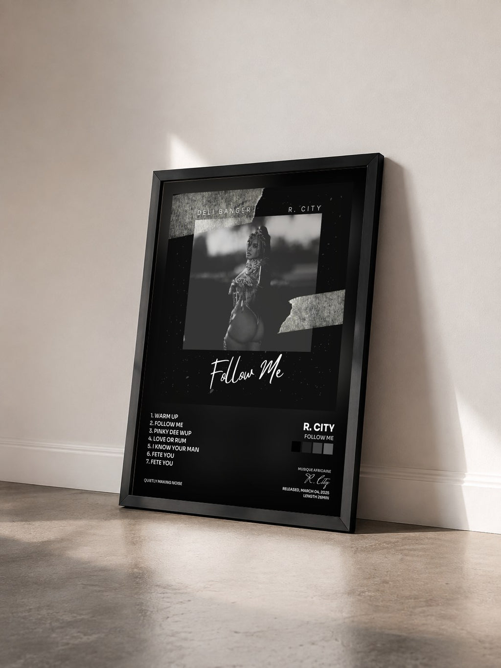 #noir Tableau de l'album Follow Me de R. City vu de trois quarts, cadre noir