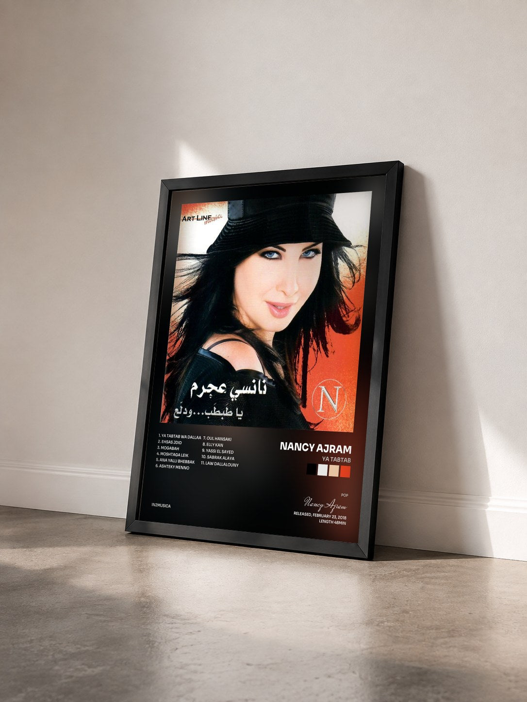 #noir Tableau de l'album Ya Tabtab de Nancy Ajram vu de trois quarts, cadre noir