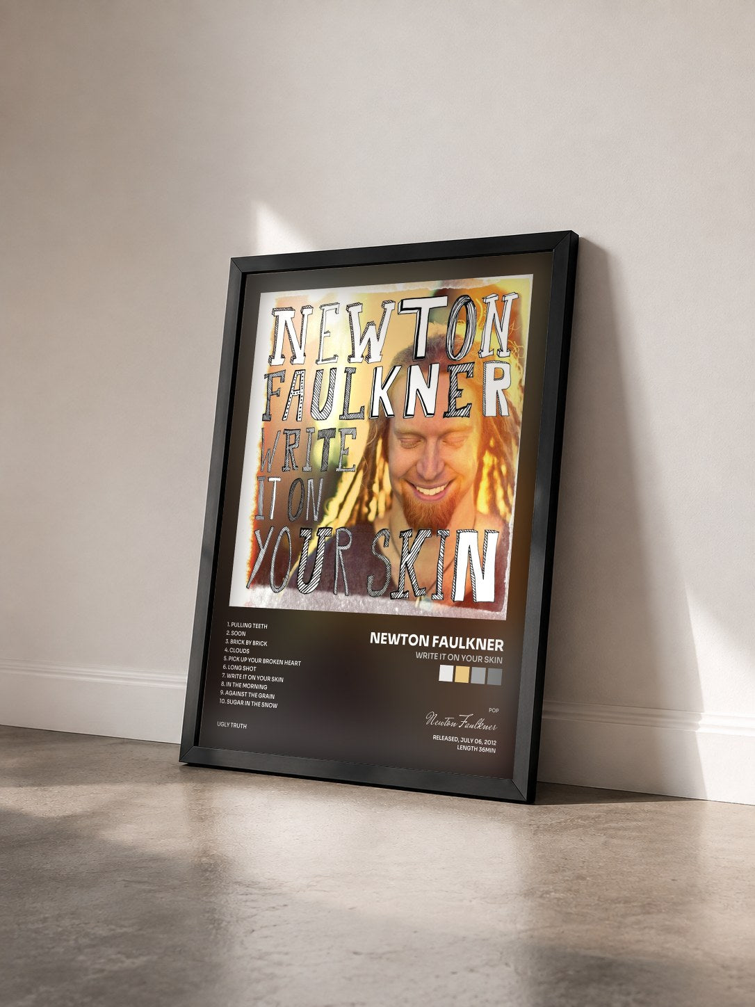 #noir Tableau de l'album Write It On Your Skin de Newton Faulkner vu de trois quarts, cadre noir