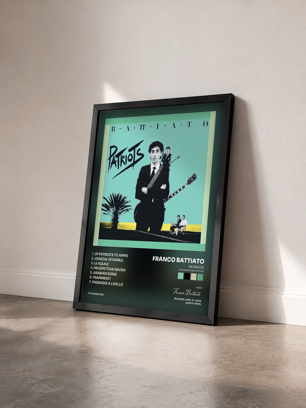 #noir Tableau de l'album Patriots (2008 Remastered Edition) de Franco Battiato vu de trois quarts, cadre noir