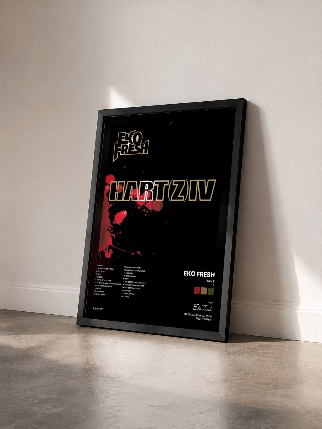#noir Tableau de l'album Hart(z) IV de Eko Fresh vu de trois quarts, cadre noir