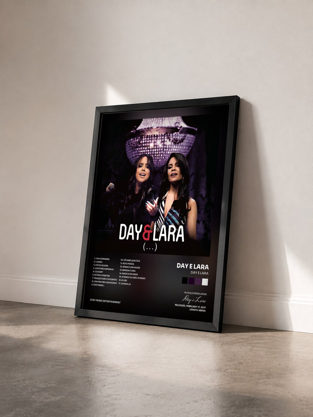 #noir Tableau de l'album Day e Lara (...) [Ao Vivo] de Day e Lara vu de trois quarts, cadre noir