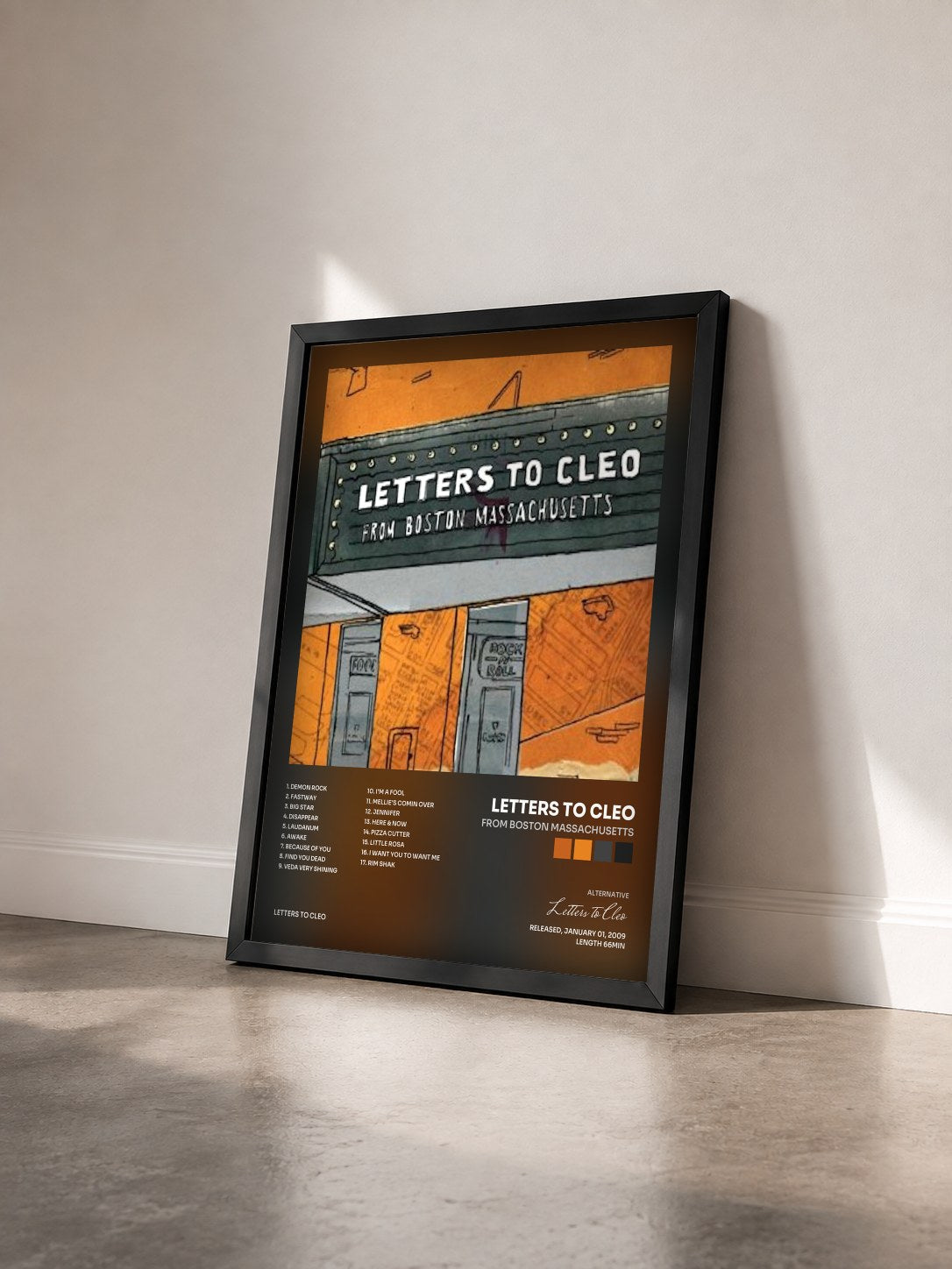 #noir Tableau de l'album From Boston Massachusetts de Letters to Cleo vu de trois quarts, cadre noir