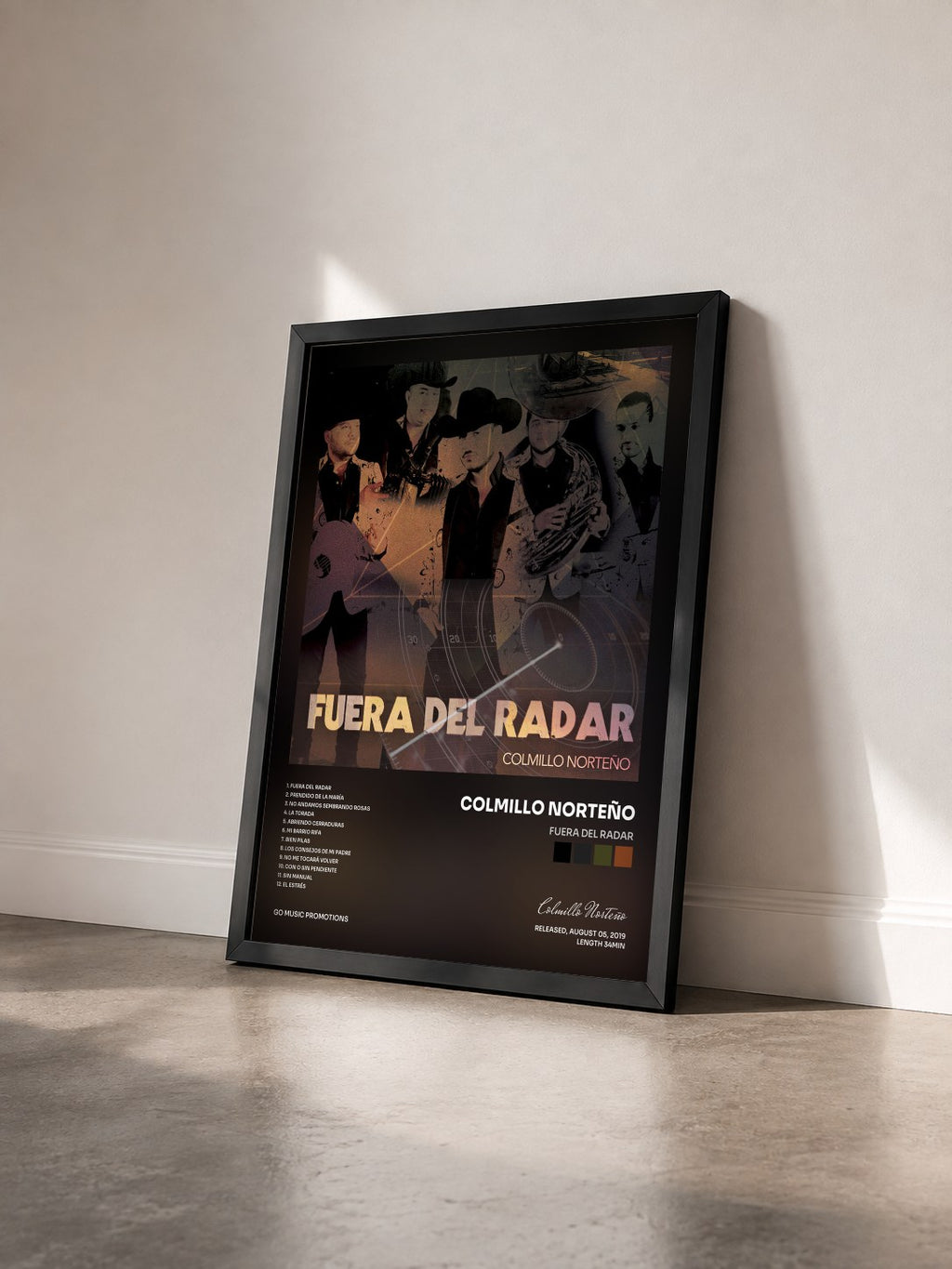 #noir Tableau de l'album Fuera del Radar de Colmillo Norteño vu de trois quarts, cadre noir