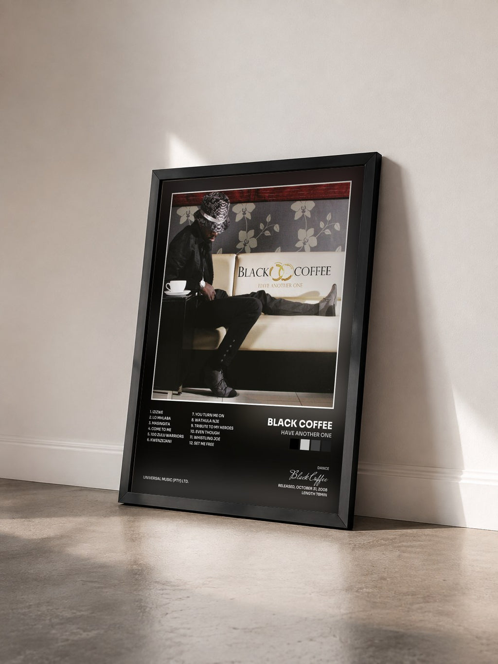 #noir Tableau de l'album Have Another One de Black Coffee vu de trois quarts, cadre noir