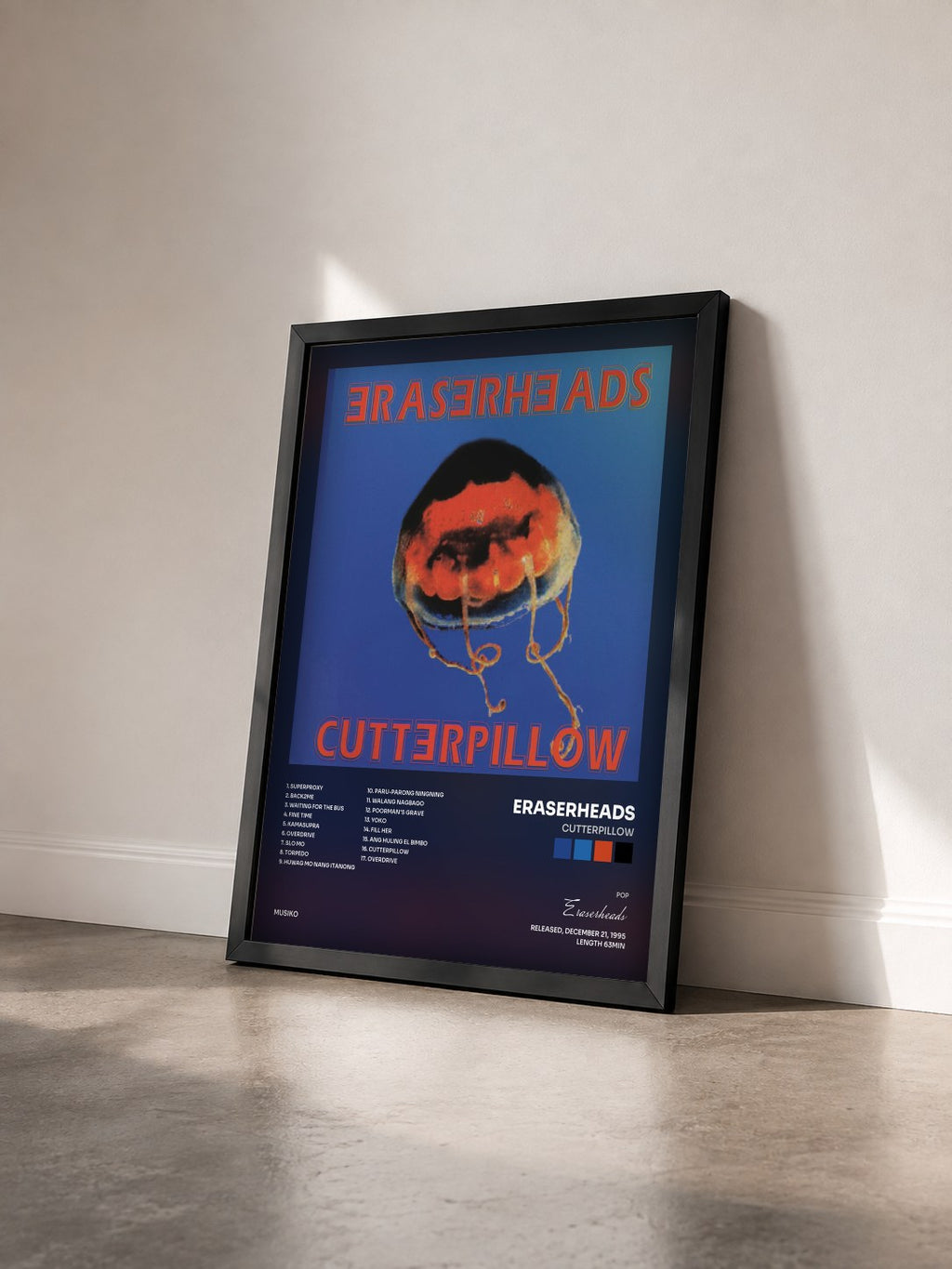 #noir Tableau de l'album Cutterpillow de Eraserheads vu de trois quarts, cadre noir