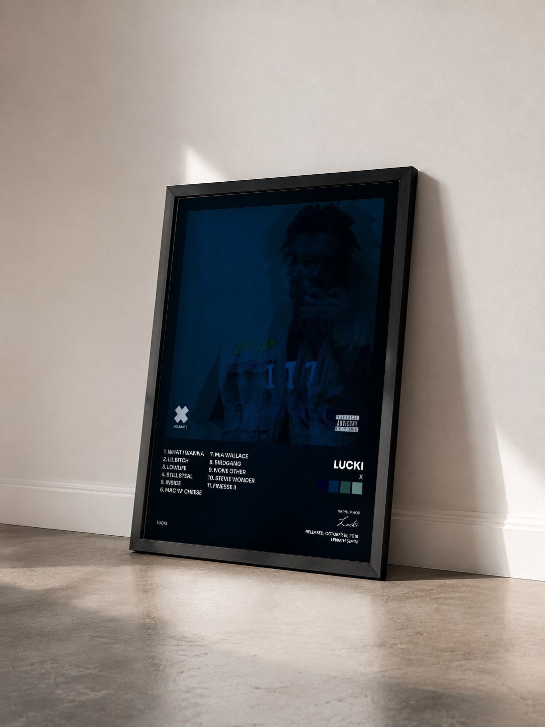 #noir Tableau de l'album X de Lucki vu de trois quarts, cadre noir