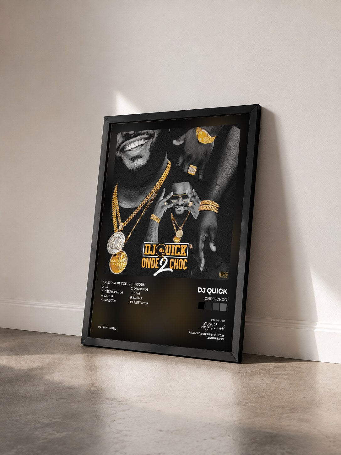 #noir Tableau de l'album Onde2Choc de DJ Quick vu de trois quarts, cadre noir