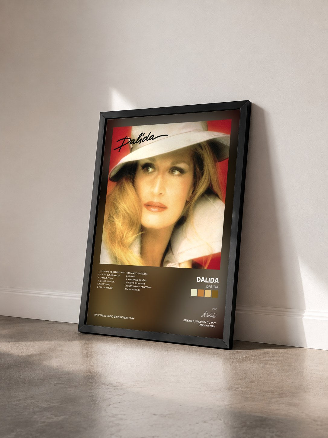 #noir Tableau de l'album Dalida de Dalida vu de trois quarts, cadre noir