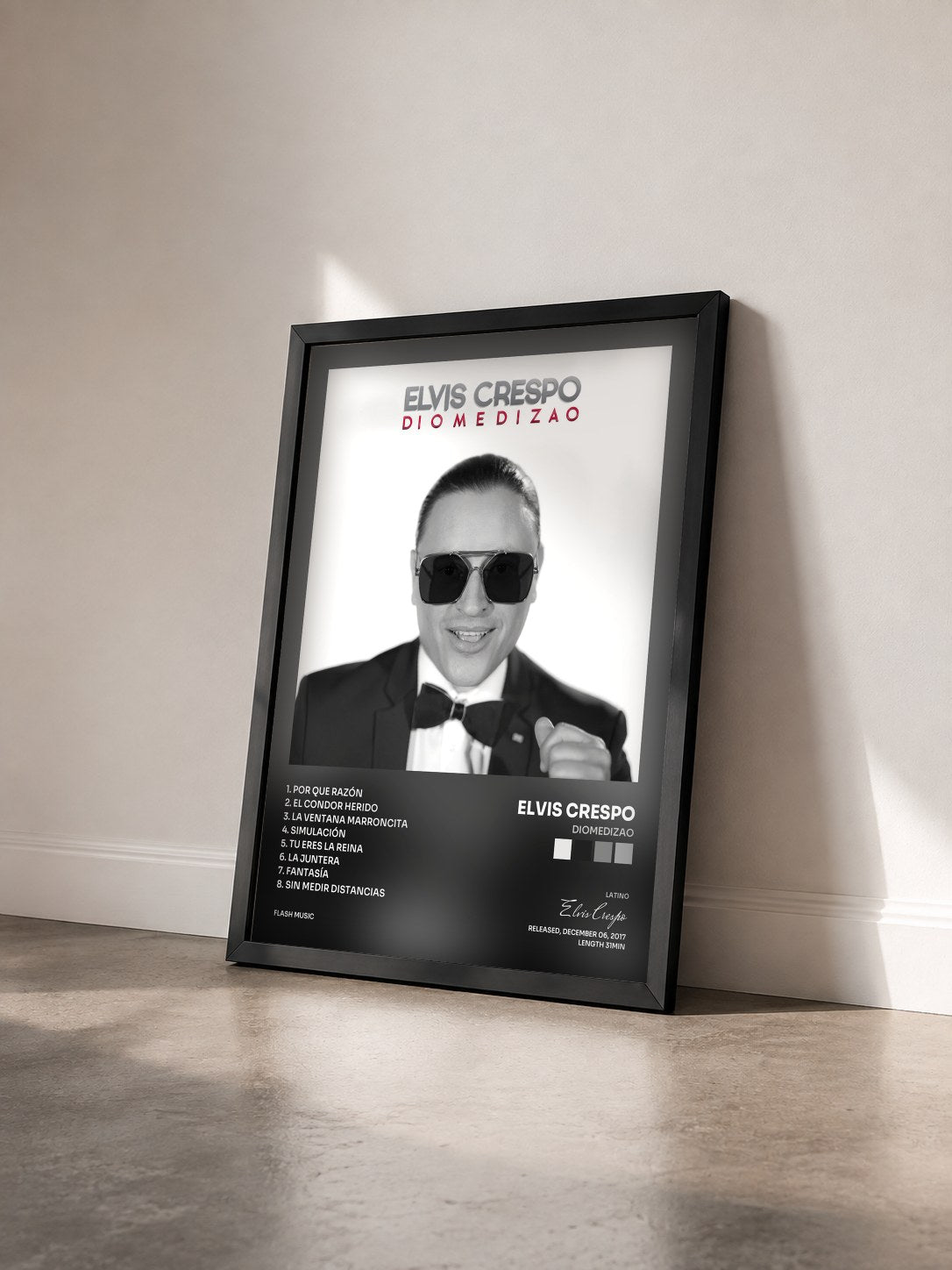 #noir Tableau de l'album Diomedizao de Elvis Crespo vu de trois quarts, cadre noir