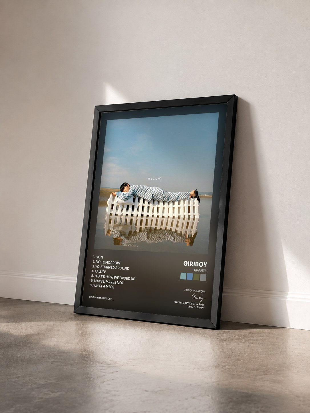 #noir Tableau de l'album avante de Giriboy vu de trois quarts, cadre noir