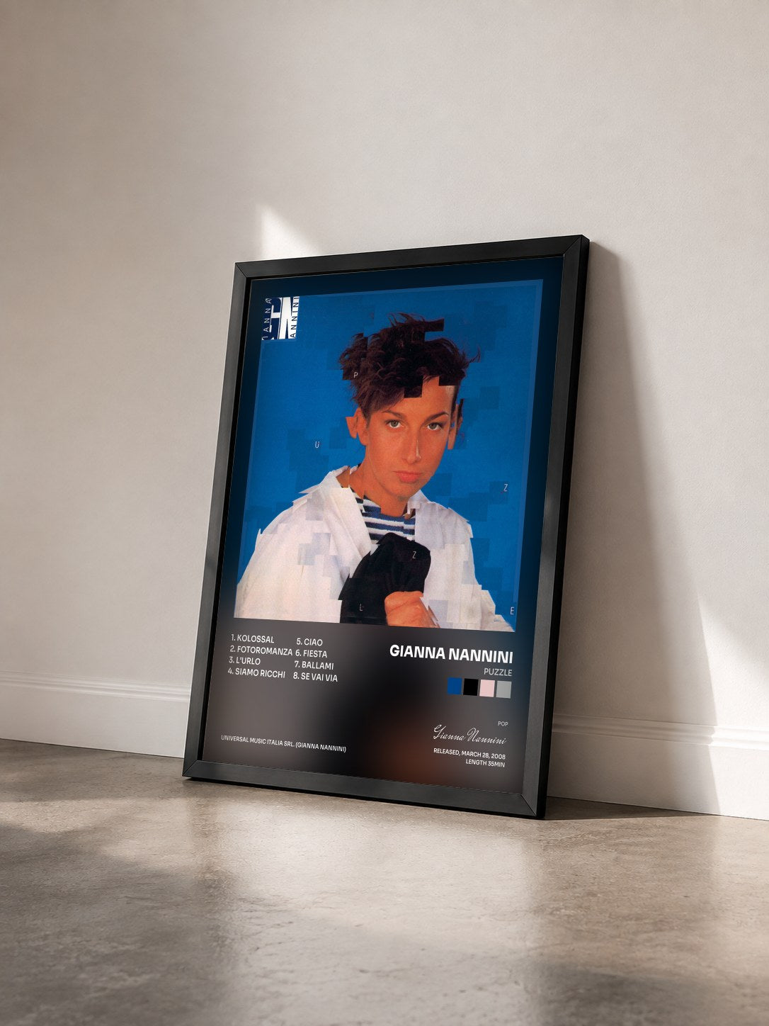 #noir Tableau de l'album Puzzle de Gianna Nannini vu de trois quarts, cadre noir