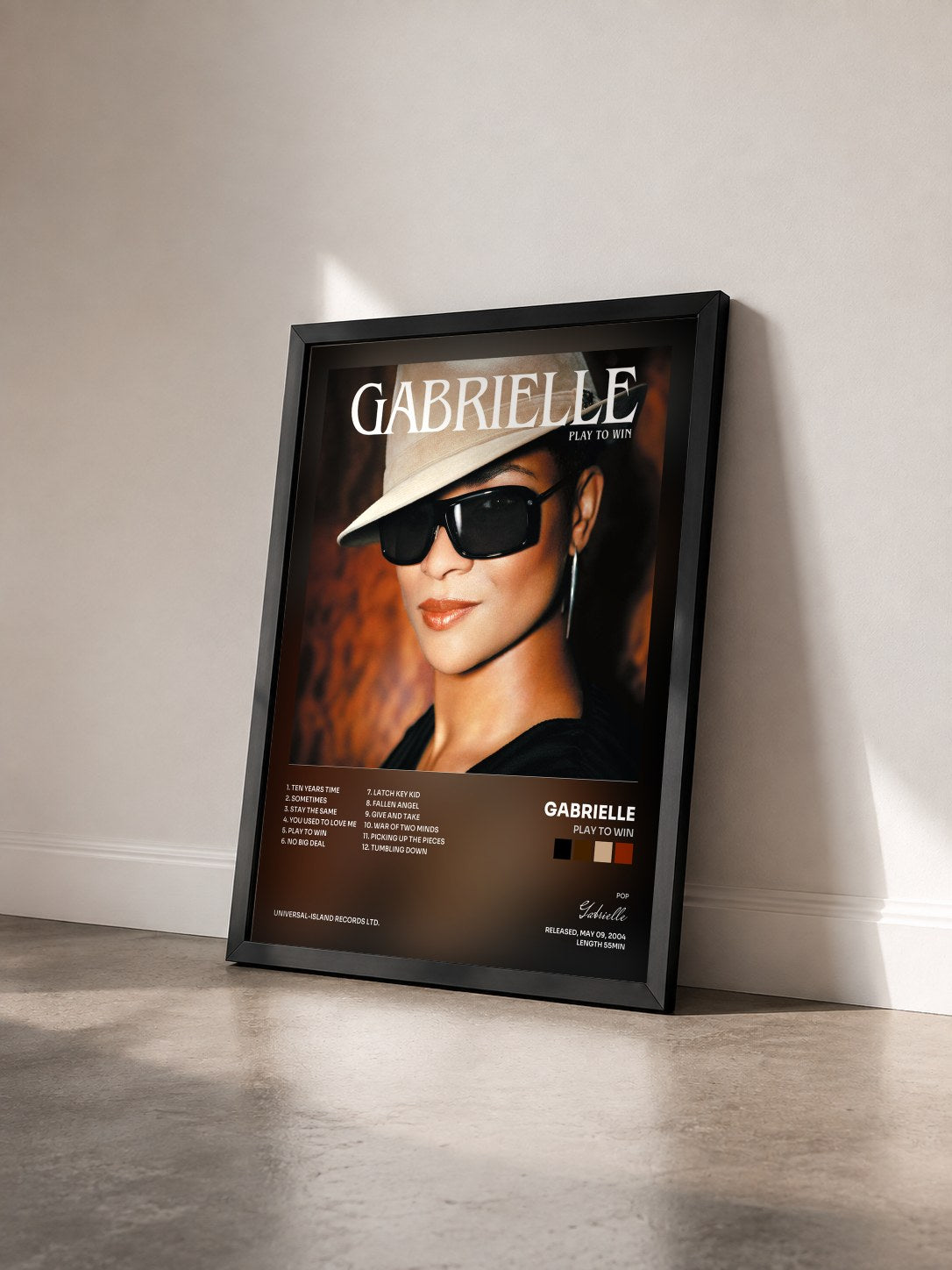 #noir Tableau de l'album Play To Win de Gabrielle vu de trois quarts, cadre noir