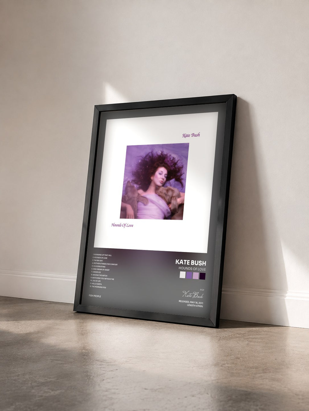 #noir Hounds Of Love von Kate Bush als gerahmter Kunstdruck von schräg gesehen, schwarzer Rahmen