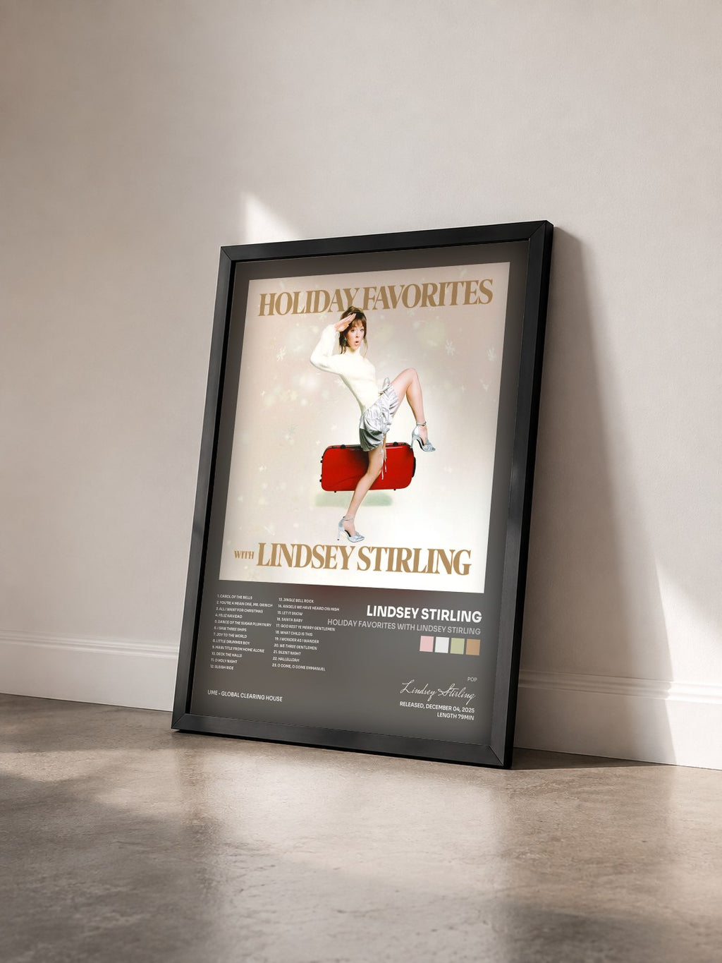#noir Tableau de l'album Holiday Favorites with Lindsey Stirling de Lindsey Stirling vu de trois quarts, cadre noir
