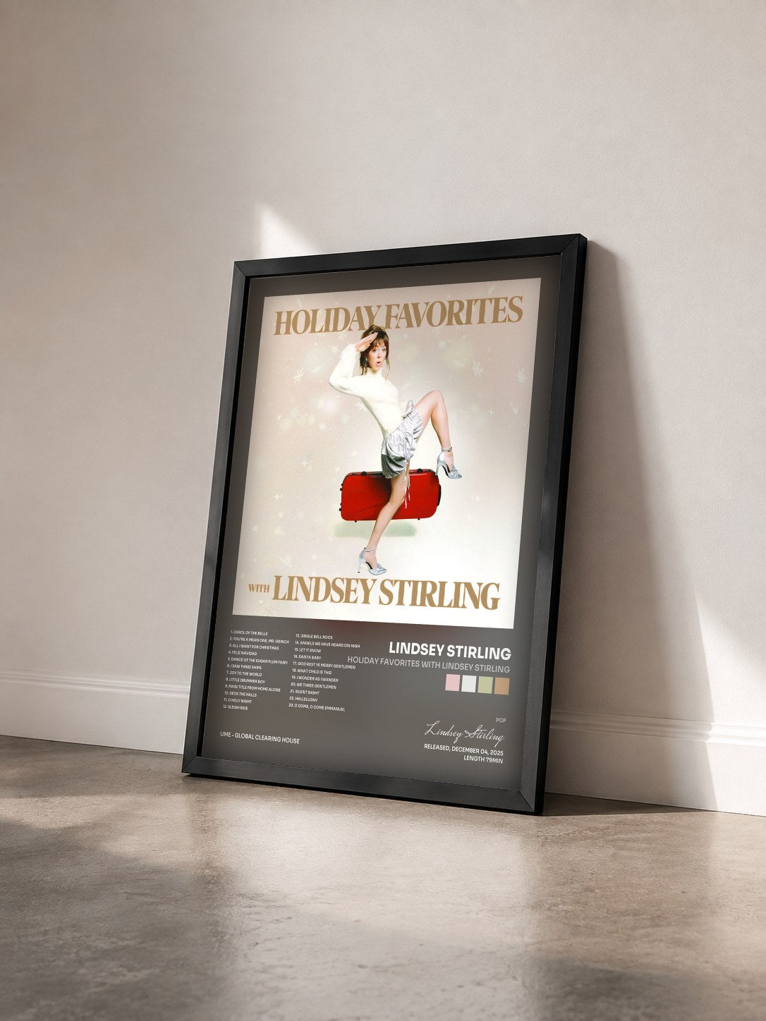 #noir Tableau de l'album Holiday Favorites with Lindsey Stirling de Lindsey Stirling vu de trois quarts, cadre noir