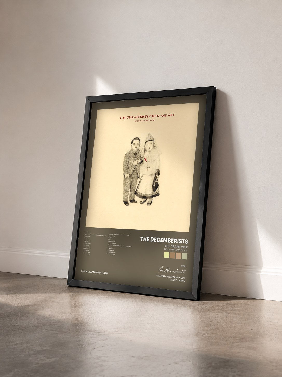 #noir Tableau de l'album The Crane Wife (10th Anniversary Edition) de The Decemberists vu de trois quarts, cadre noir