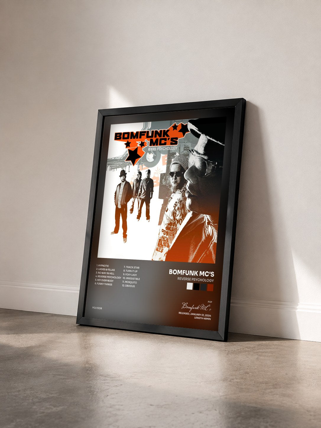 #noir Tableau de l'album Reverse Psychology de Bomfunk MC's vu de trois quarts, cadre noir