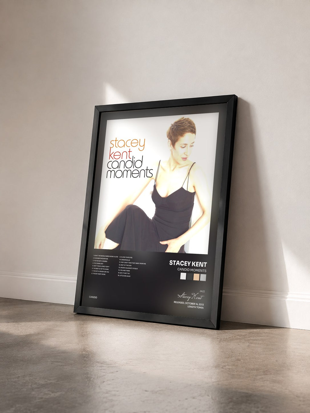 #noir Tableau de l'album Candid Moments de Stacey Kent vu de trois quarts, cadre noir