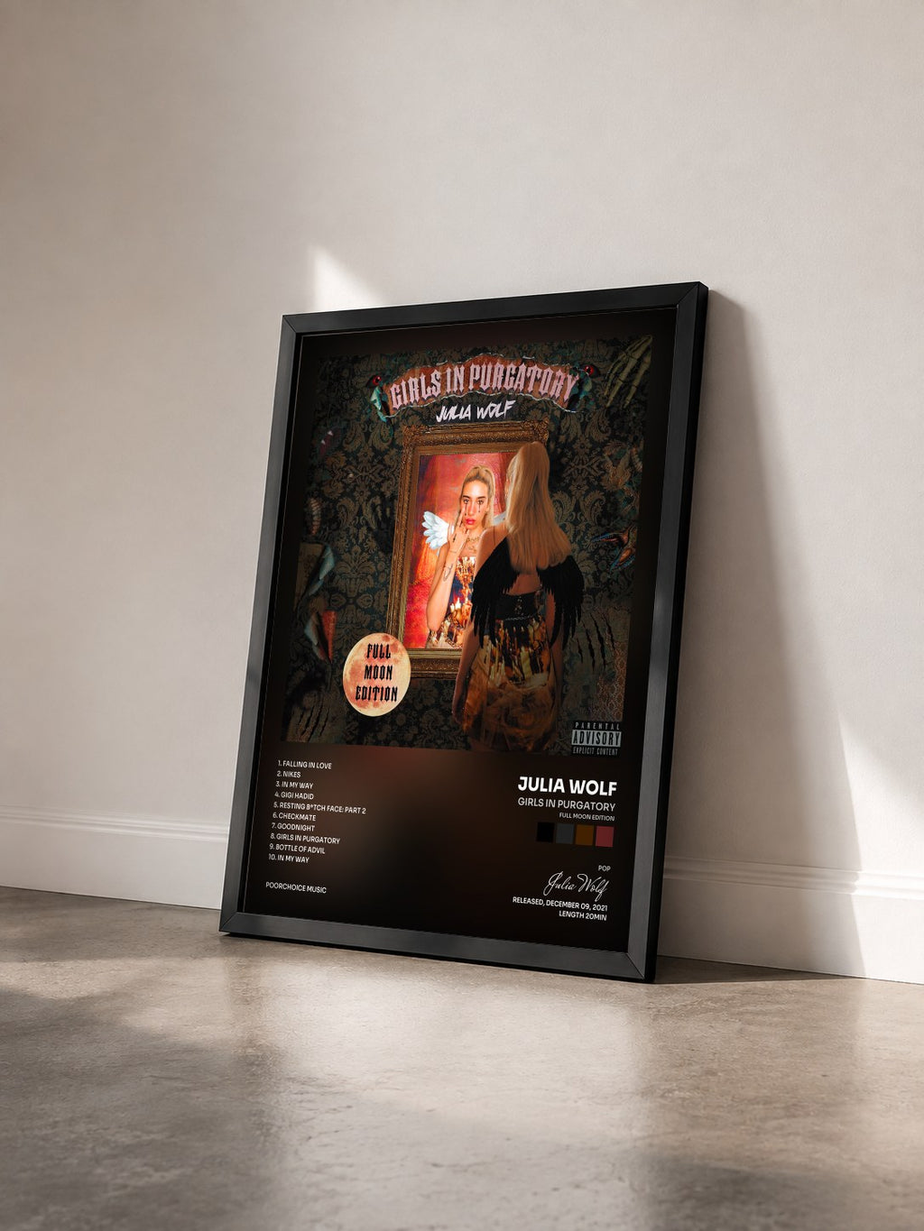 #noir Tableau de l'album Girls In Purgatory (Full Moon Edition) de Julia Wolf vu de trois quarts, cadre noir