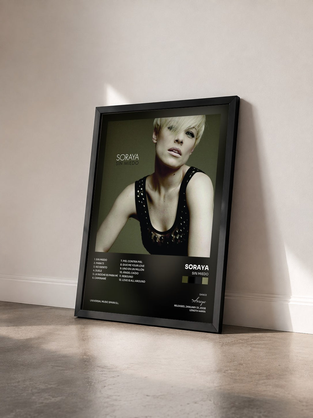 #noir Tableau de l'album Sin Miedo de Soraya vu de trois quarts, cadre noir