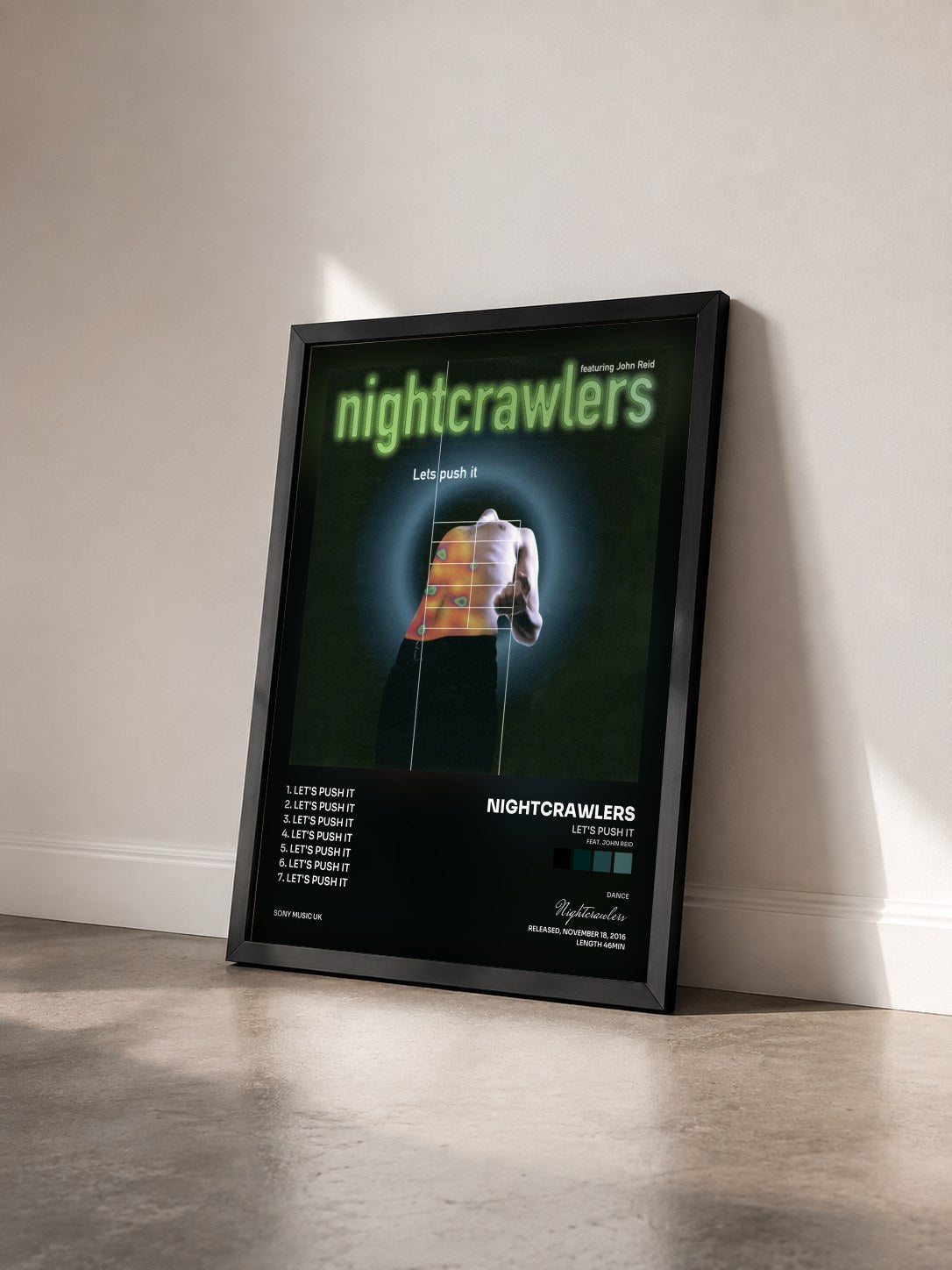 #noir Tableau de l'album Let's Push It (feat. John Reid) de Nightcrawlers vu de trois quarts, cadre noir