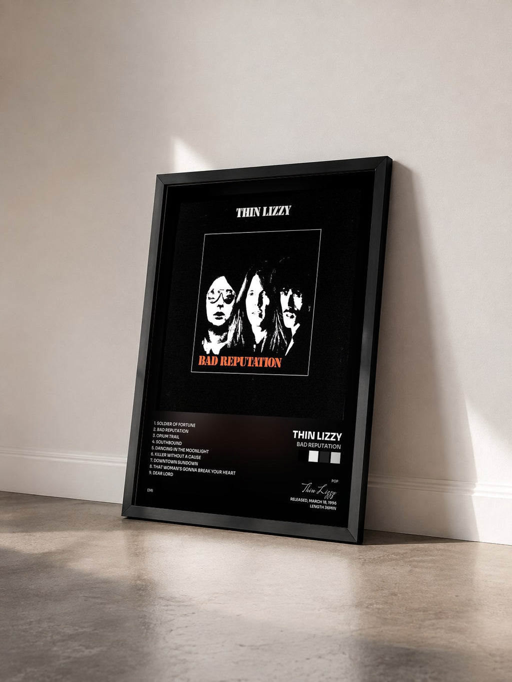 #noir Tableau de l'album Bad Reputation de Thin Lizzy vu de trois quarts, cadre noir