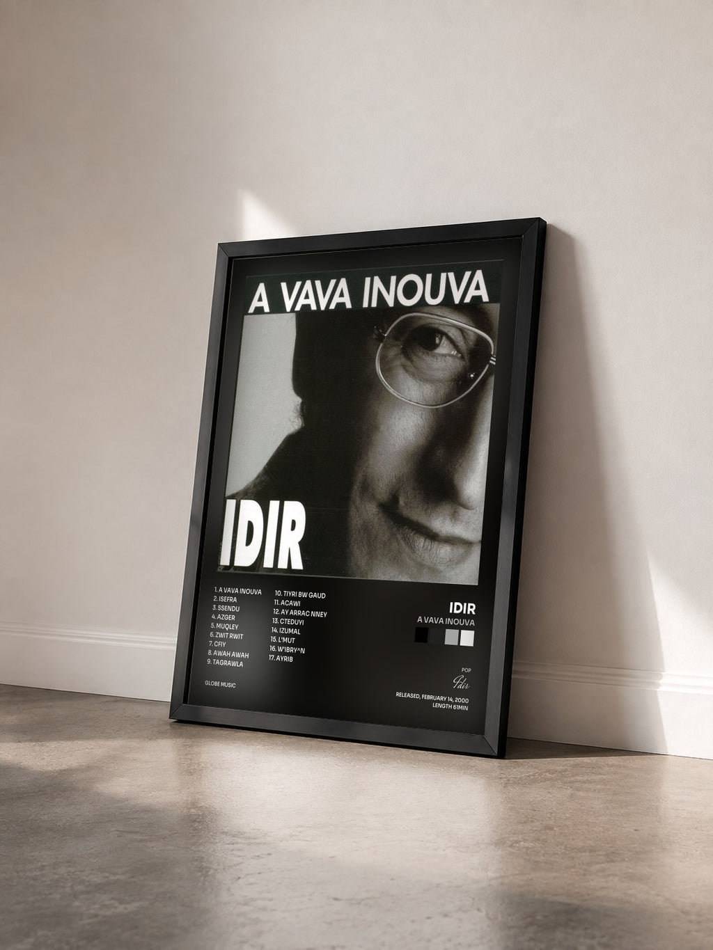#noir Tableau de l'album A Vava Inouva de Idir vu de trois quarts, cadre noir