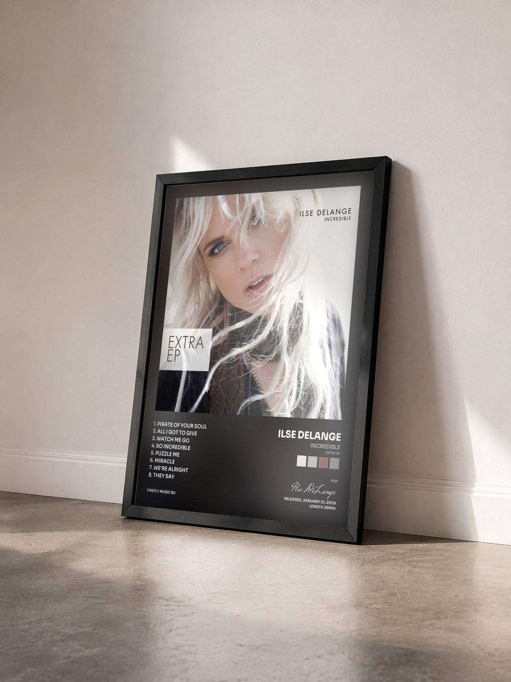 #noir Tableau de l'album Incredible (Extra EP) de Ilse DeLange vu de trois quarts, cadre noir
