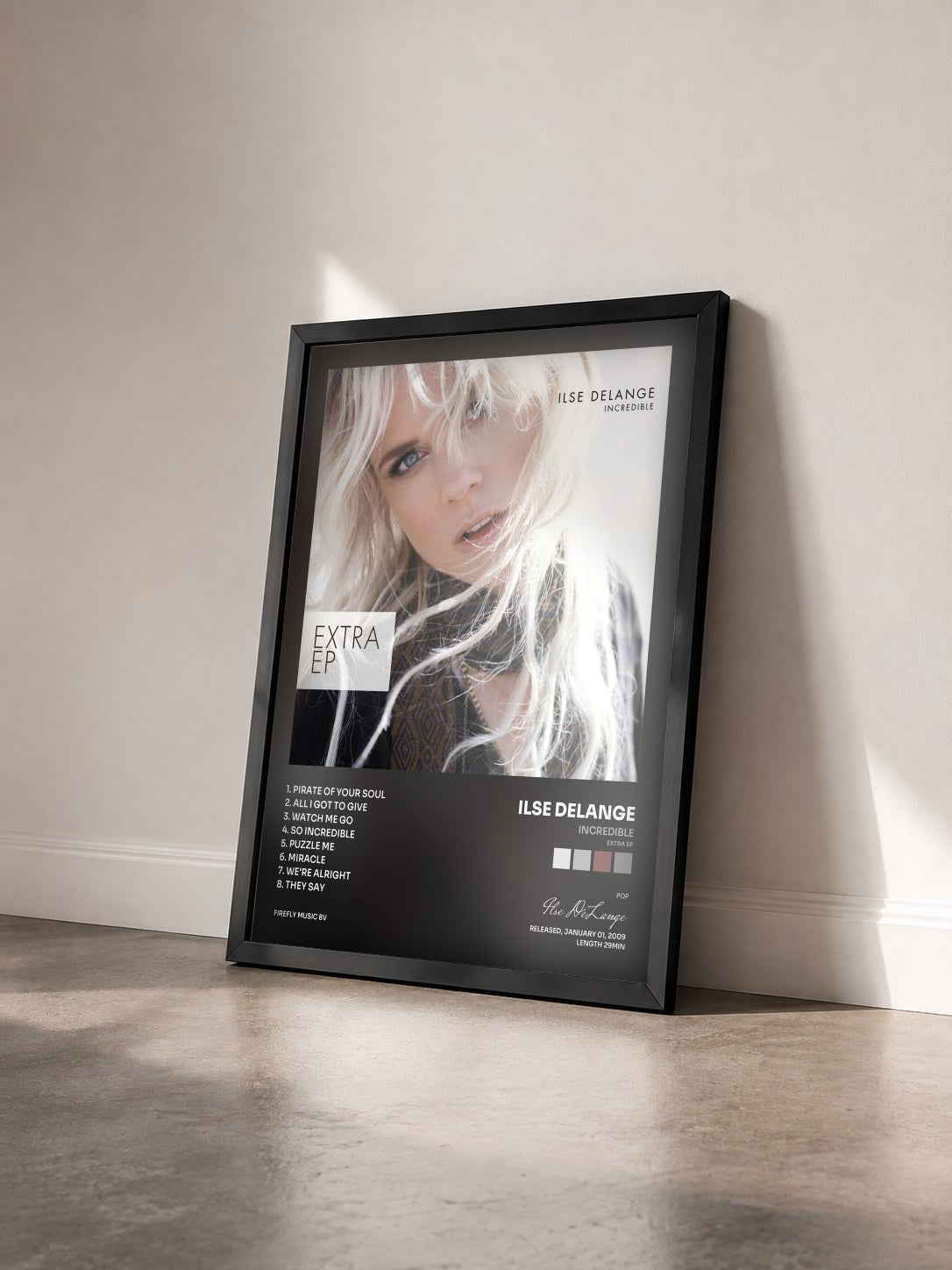 #noir Tableau de l'album Incredible (Extra EP) de Ilse DeLange vu de trois quarts, cadre noir
