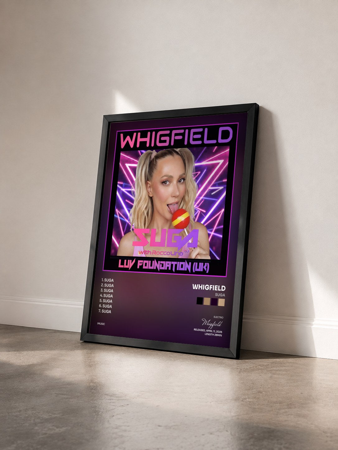 #noir Tableau de l'album Suga de Whigfield vu de trois quarts, cadre noir