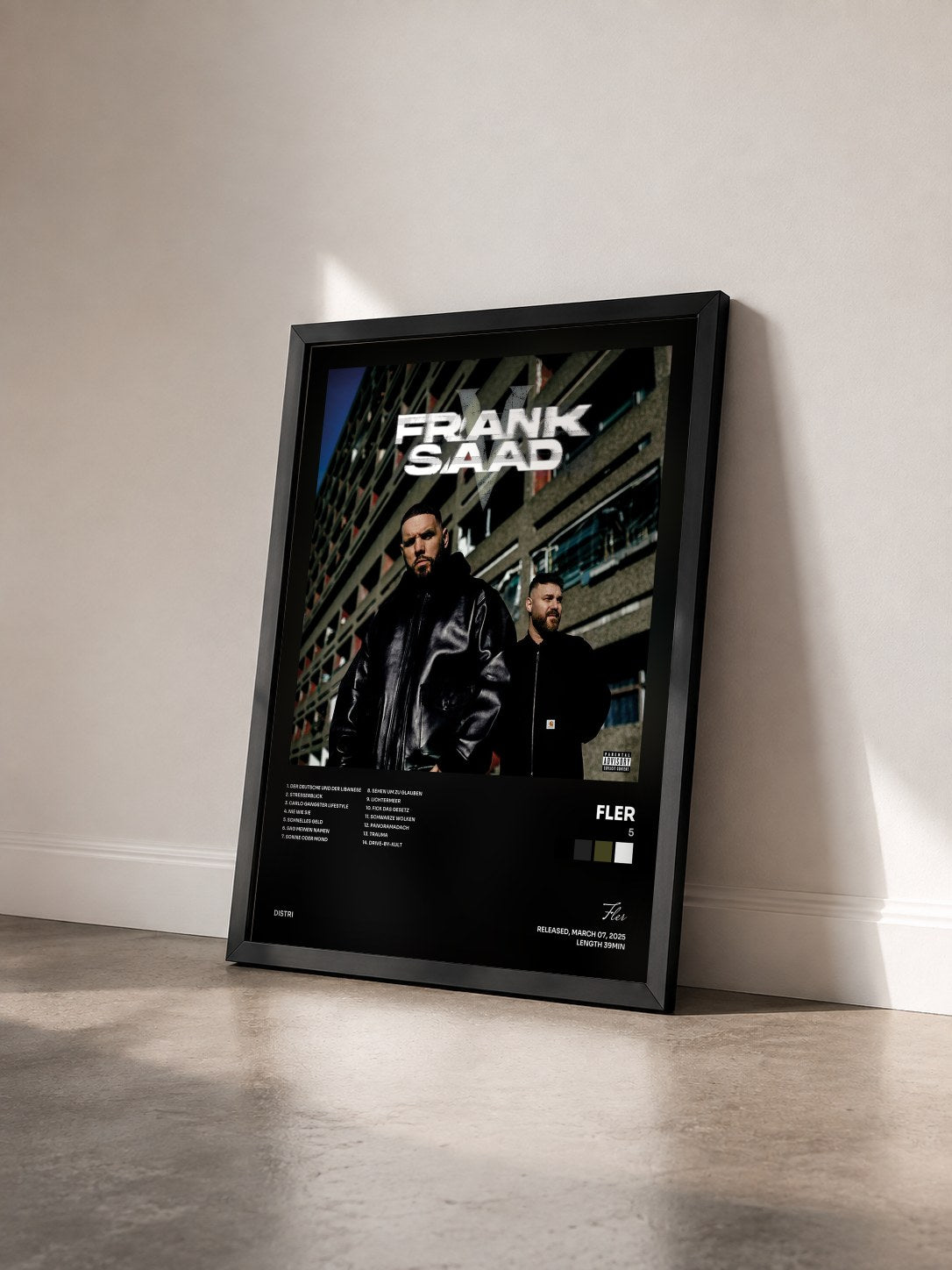 #noir Tableau de l'album 5 de Fler vu de trois quarts, cadre noir