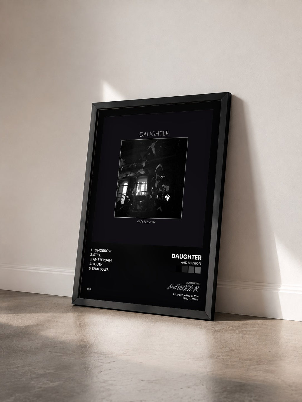 #noir Tableau de l'album 4AD Session de DAUGHTER vu de trois quarts, cadre noir