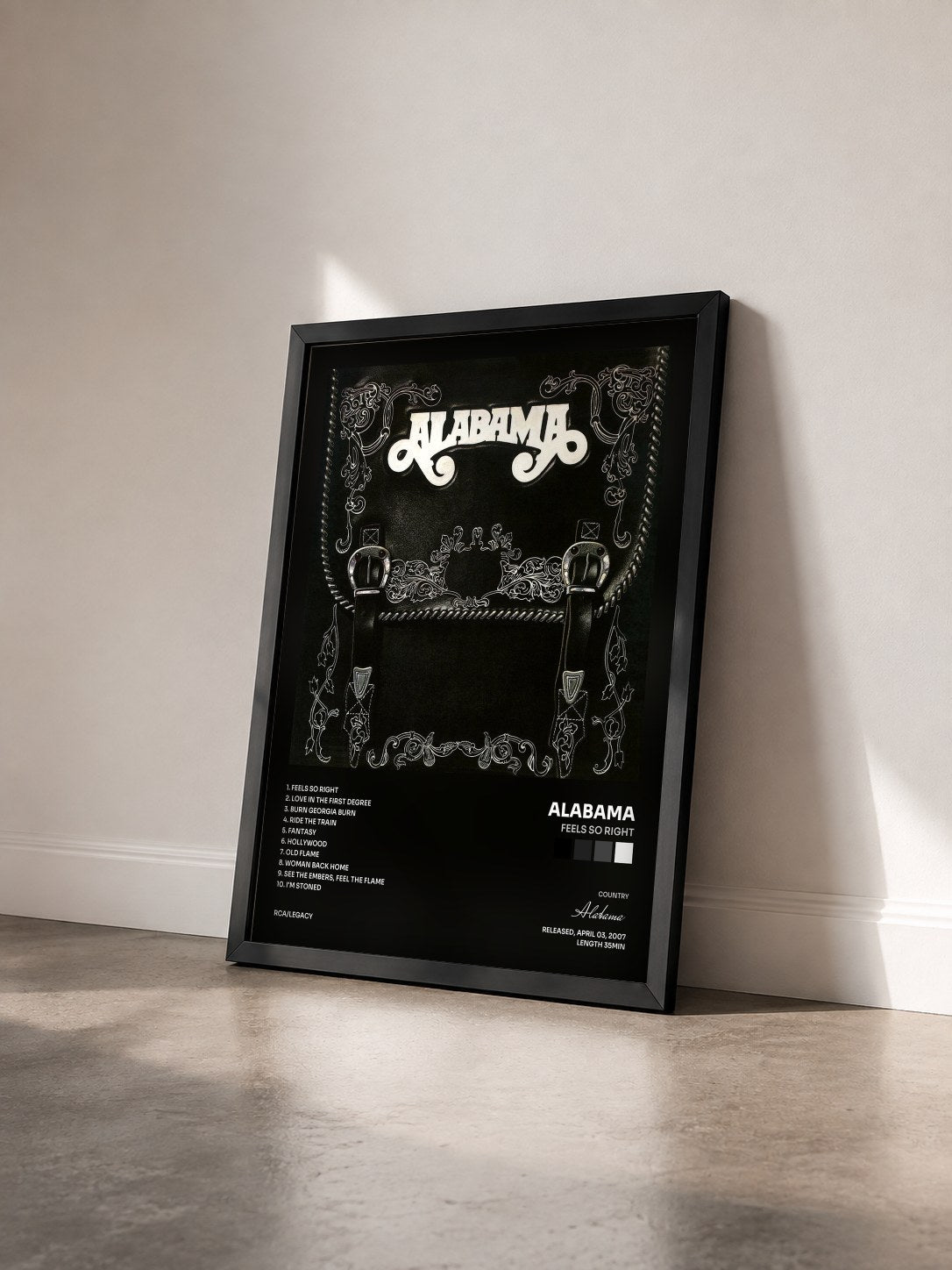 #noir Tableau de l'album Feels So Right de Alabama vu de trois quarts, cadre noir