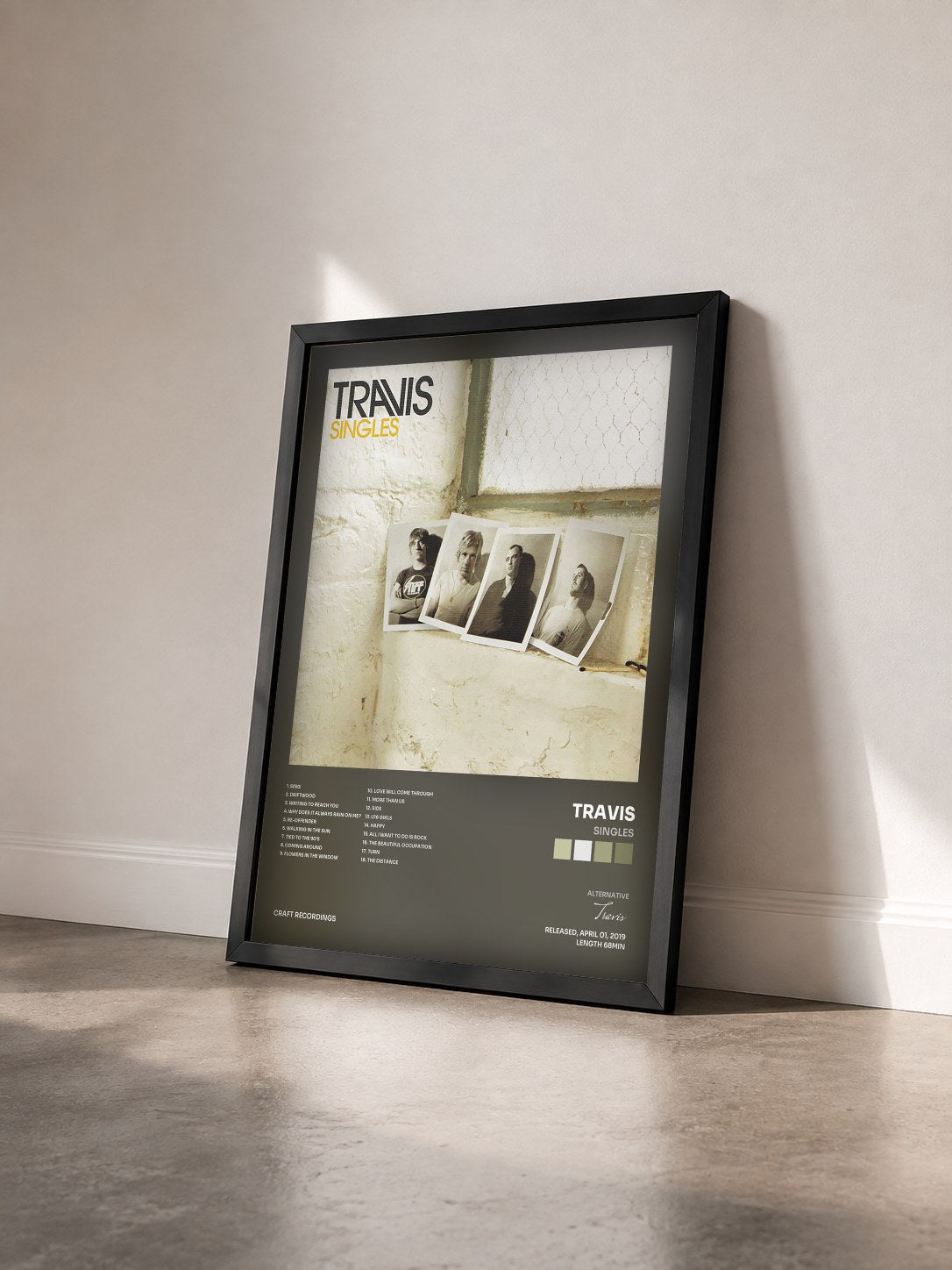 #noir Tableau de l'album Singles de Travis vu de trois quarts, cadre noir