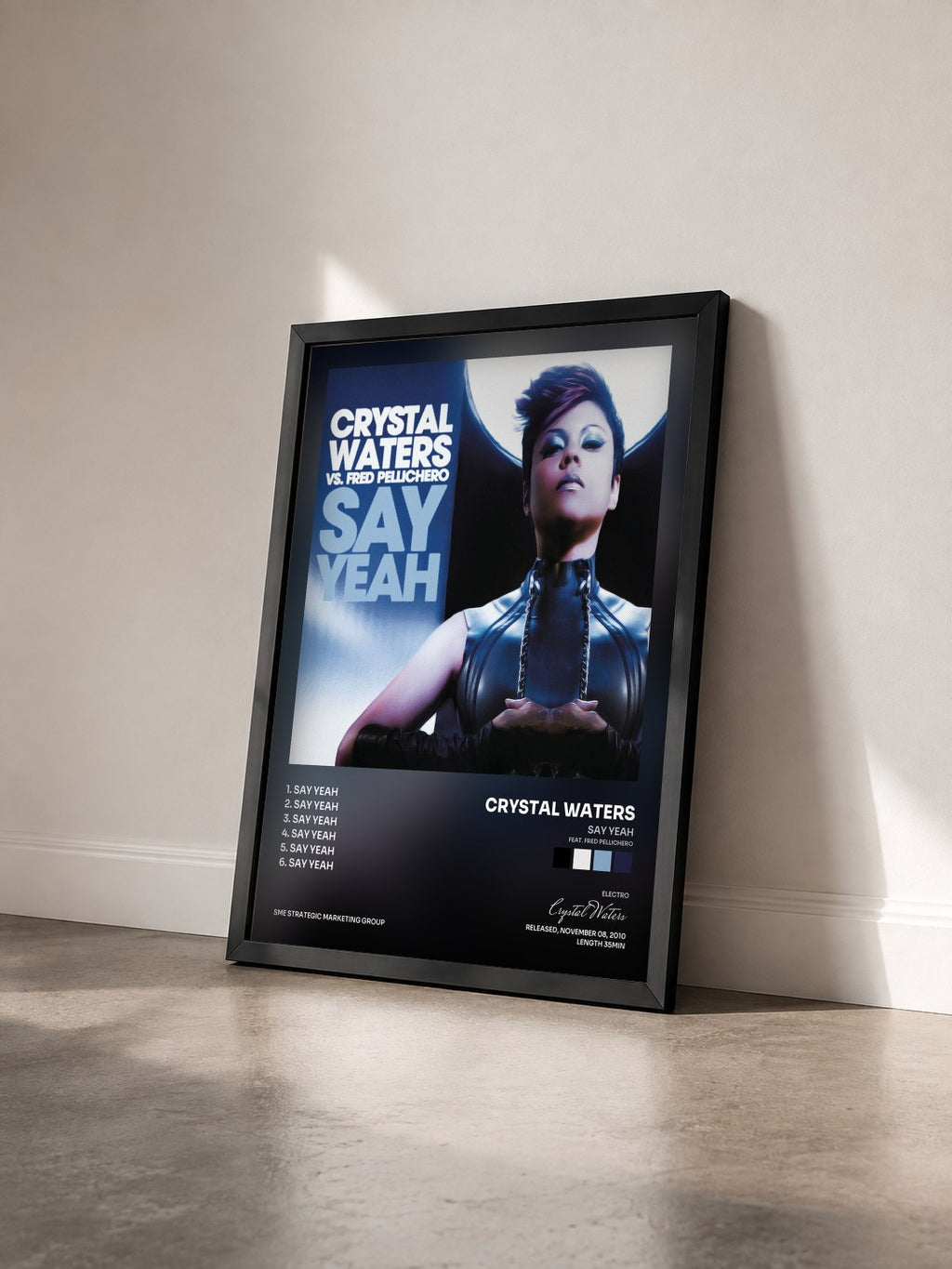 #noir Tableau de l'album Say Yeah (feat. Fred Pellichero) de Crystal Waters vu de trois quarts, cadre noir