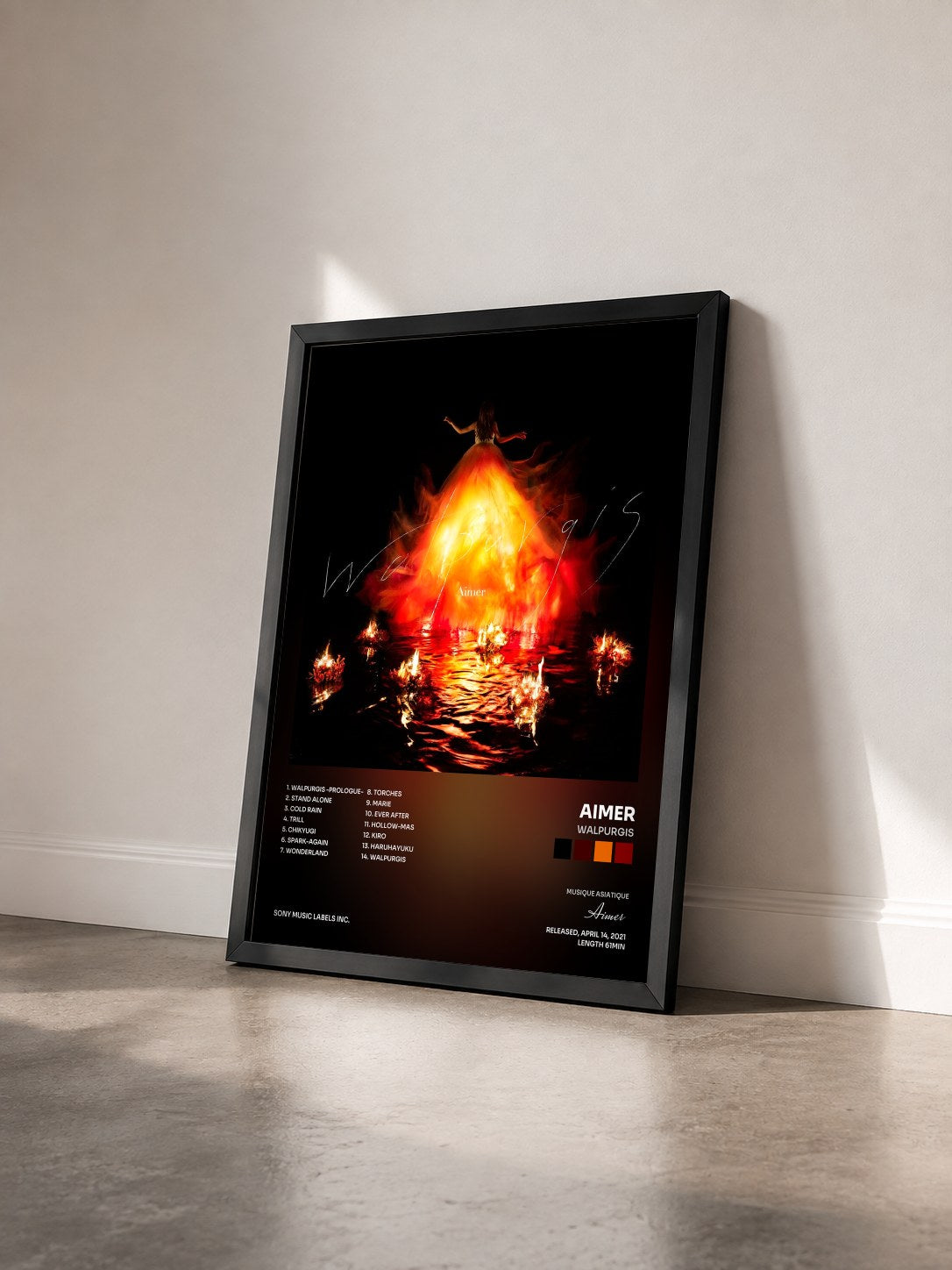 #noir Tableau de l'album Walpurgis de Aimer vu de trois quarts, cadre noir
