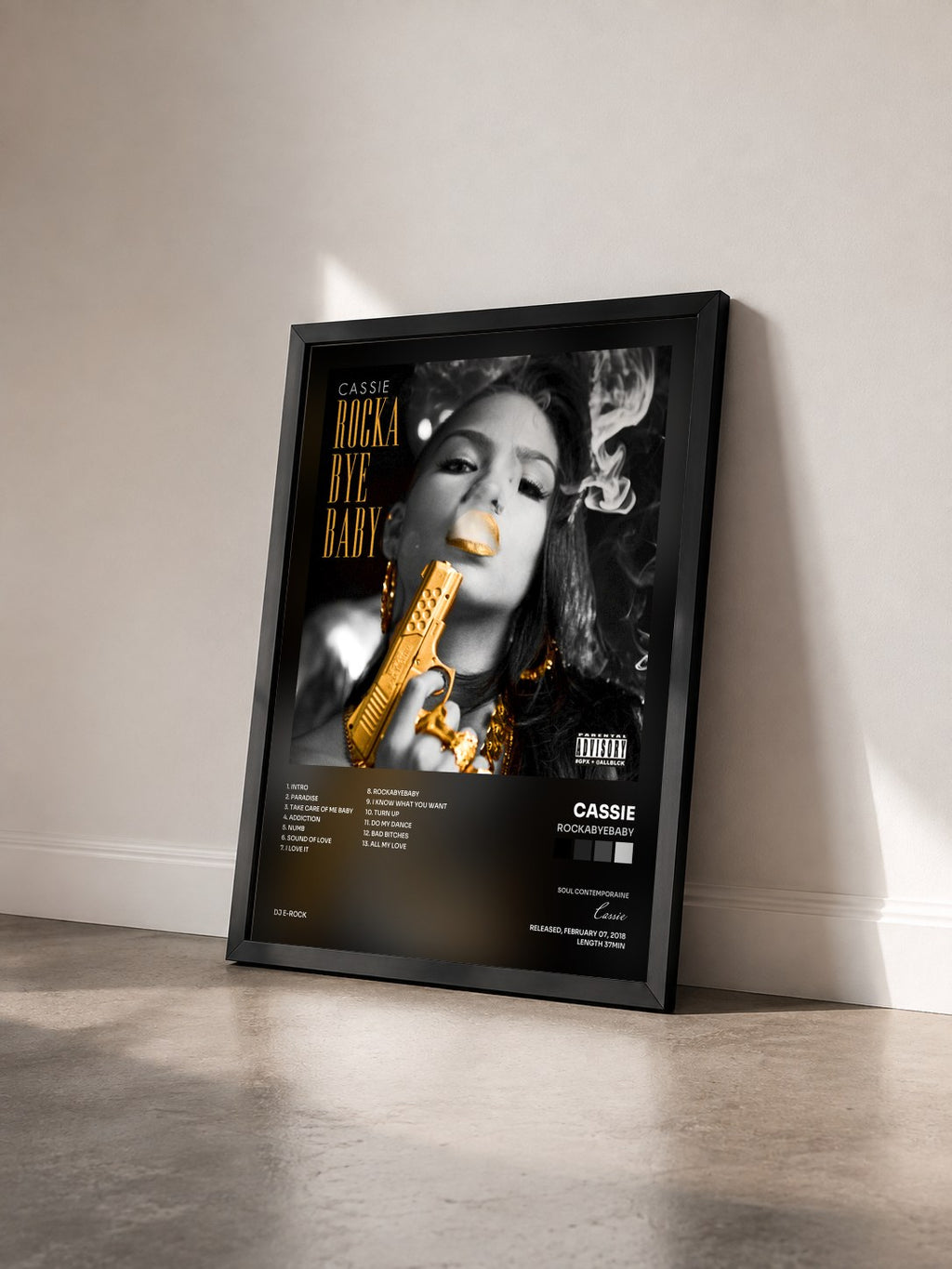 #noir Tableau de l'album RockaByeBaby de Cassie vu de trois quarts, cadre noir