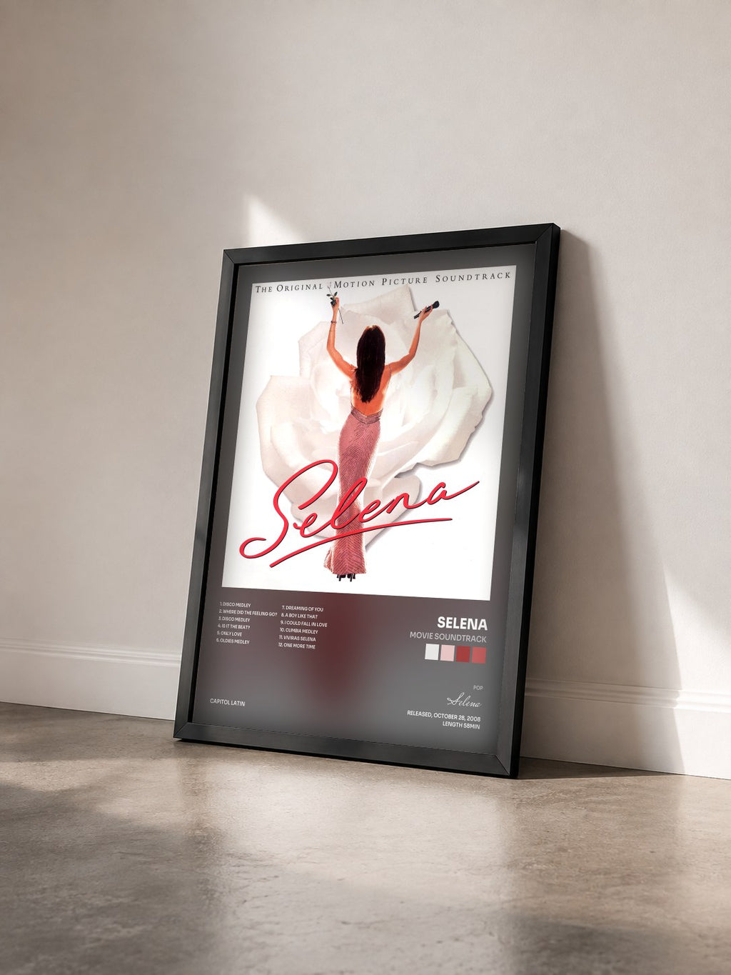#noir Tableau de l'album Movie Soundtrack de Selena vu de trois quarts, cadre noir