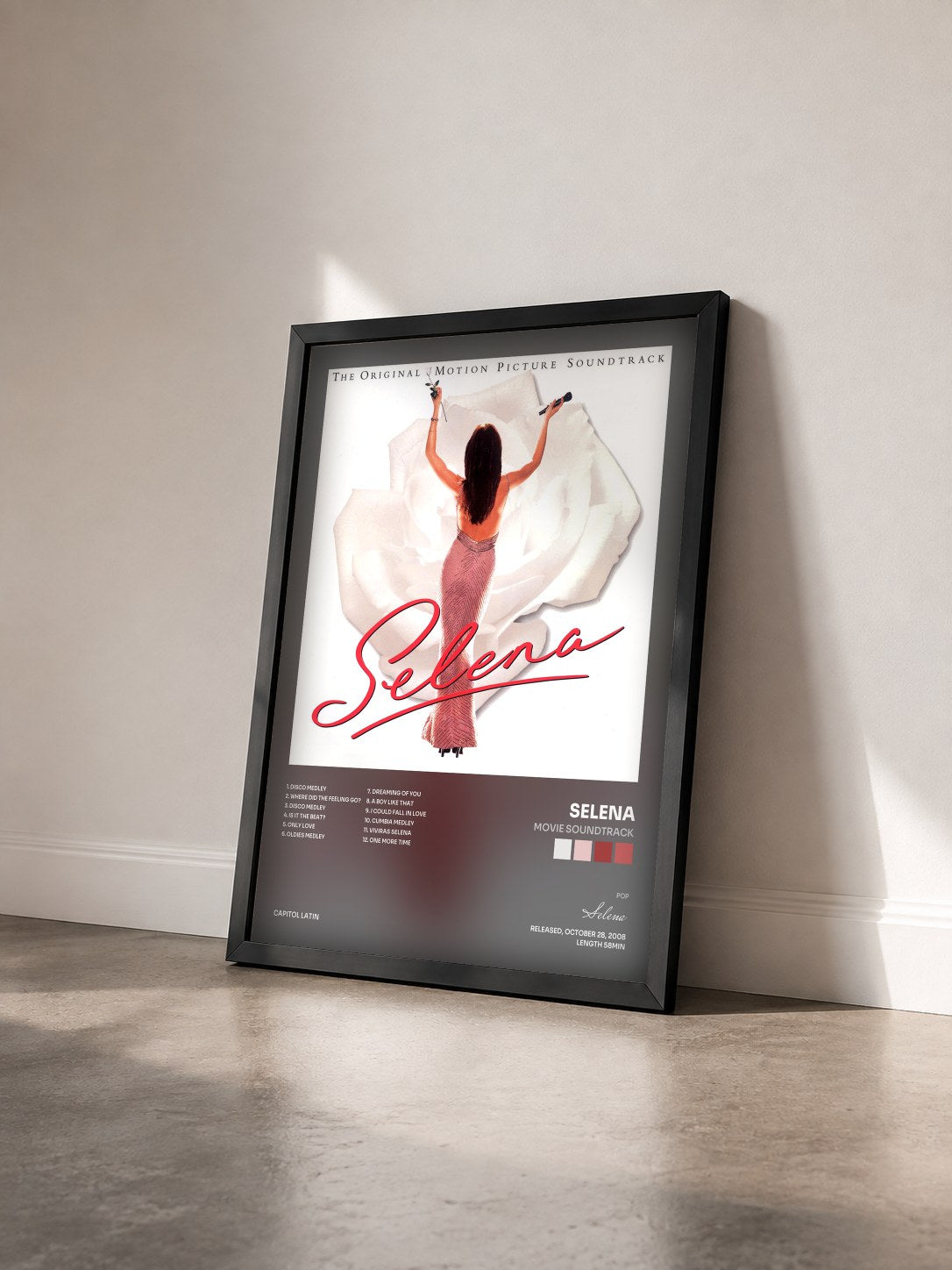 #noir Tableau de l'album Movie Soundtrack de Selena vu de trois quarts, cadre noir