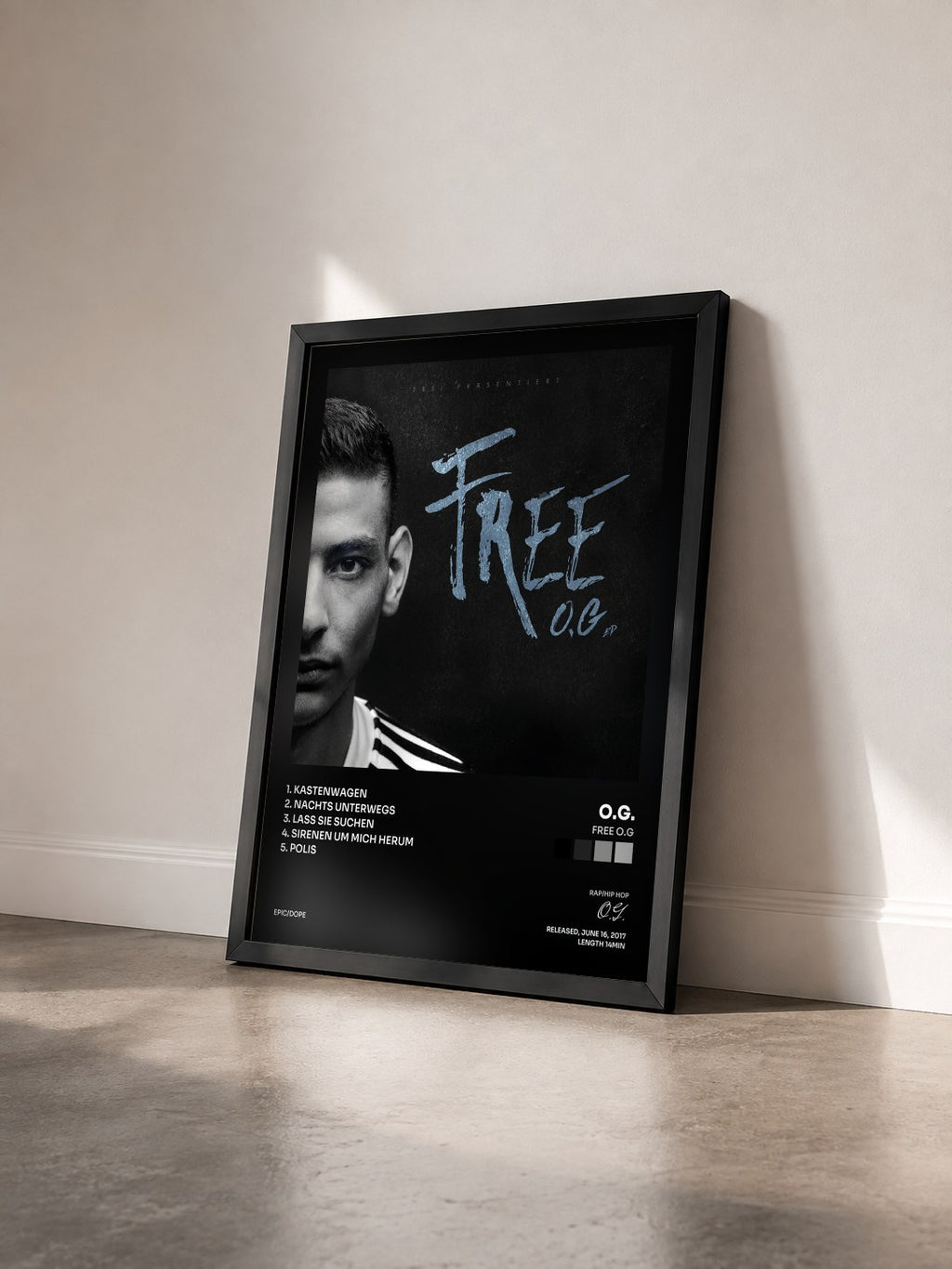 #noir Tableau de l'album Free O.G de O.G. vu de trois quarts, cadre noir