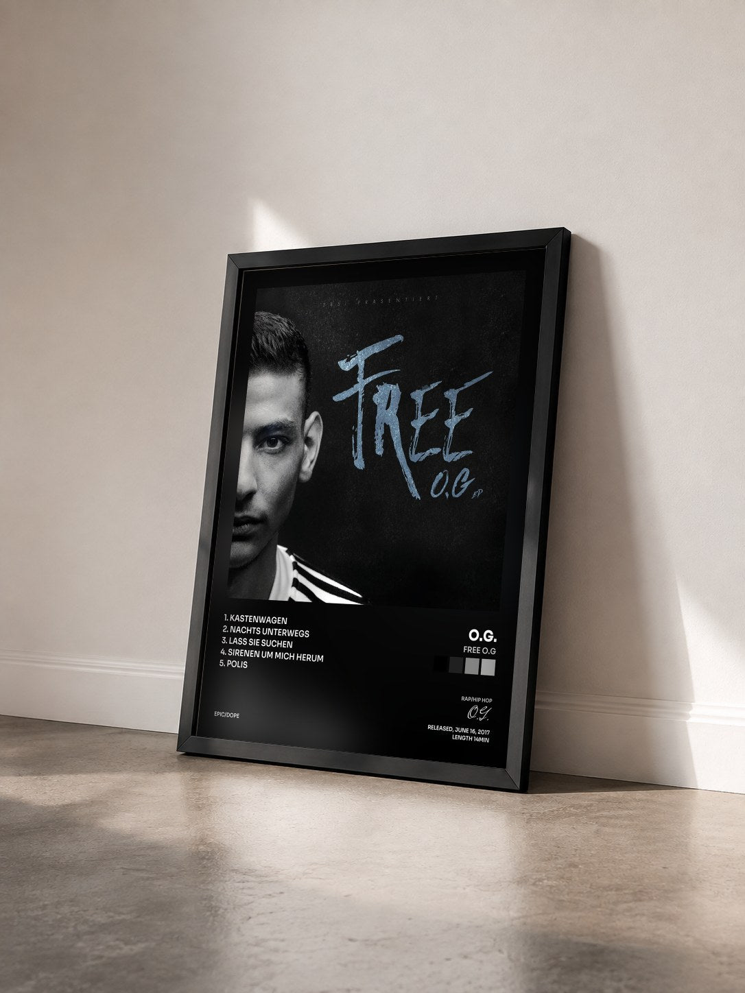#noir Tableau de l'album Free O.G de O.G. vu de trois quarts, cadre noir