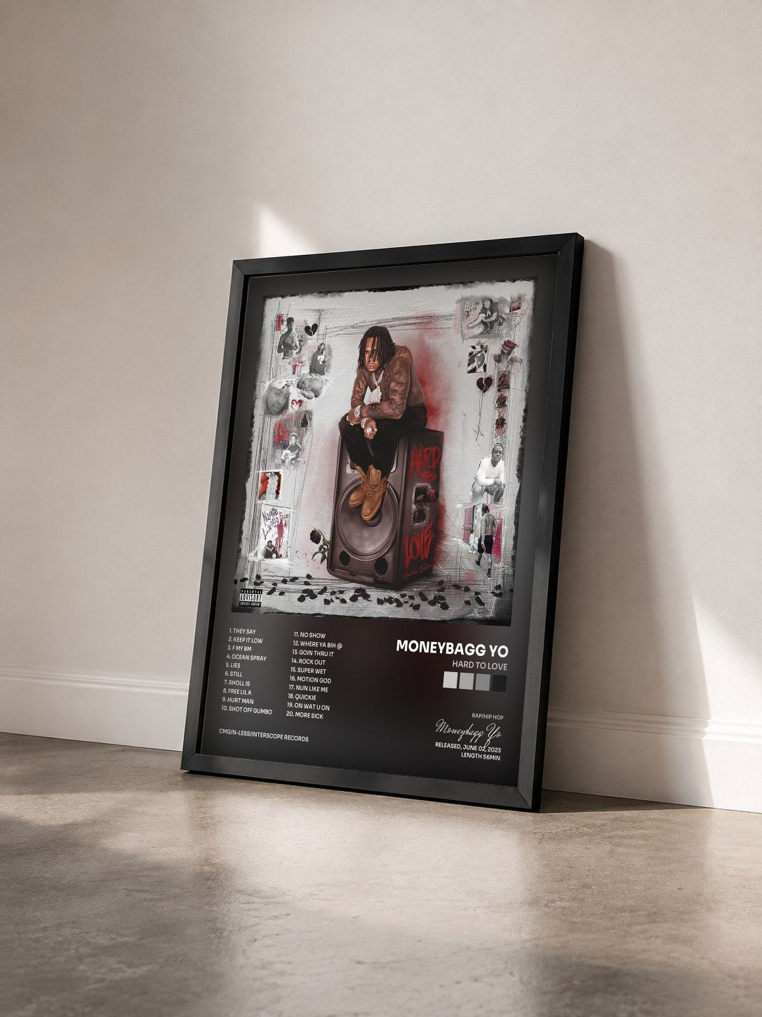 #noir Tableau de l'album Hard To Love de Moneybagg Yo vu de trois quarts, cadre noir