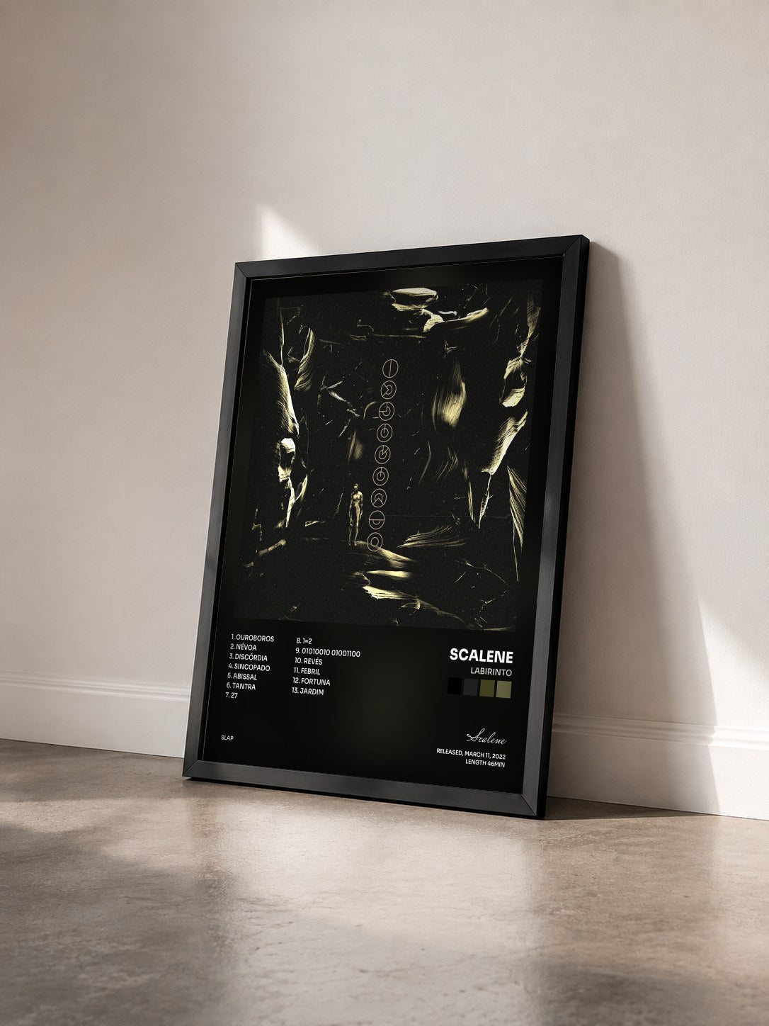 #noir Tableau de l'album LABIRINTO de Scalene vu de trois quarts, cadre noir
