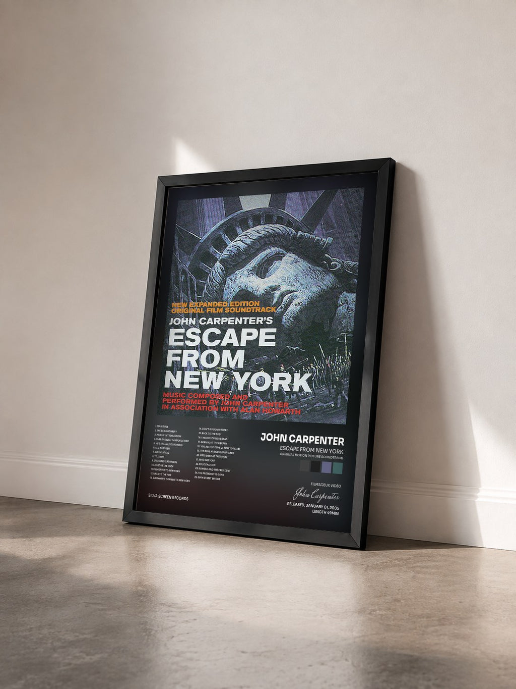#noir Tableau de l'album Escape from New York (Original Motion Picture Soundtrack) de John Carpenter vu de trois quarts, cadre noir