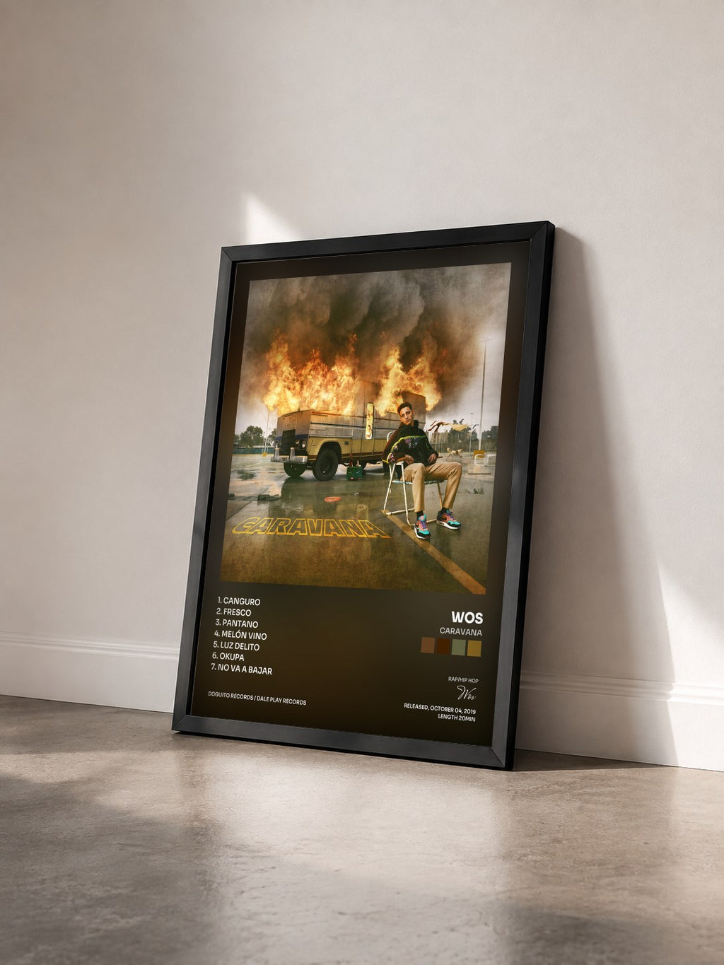 #noir Tableau de l'album CARAVANA de Wos vu de trois quarts, cadre noir