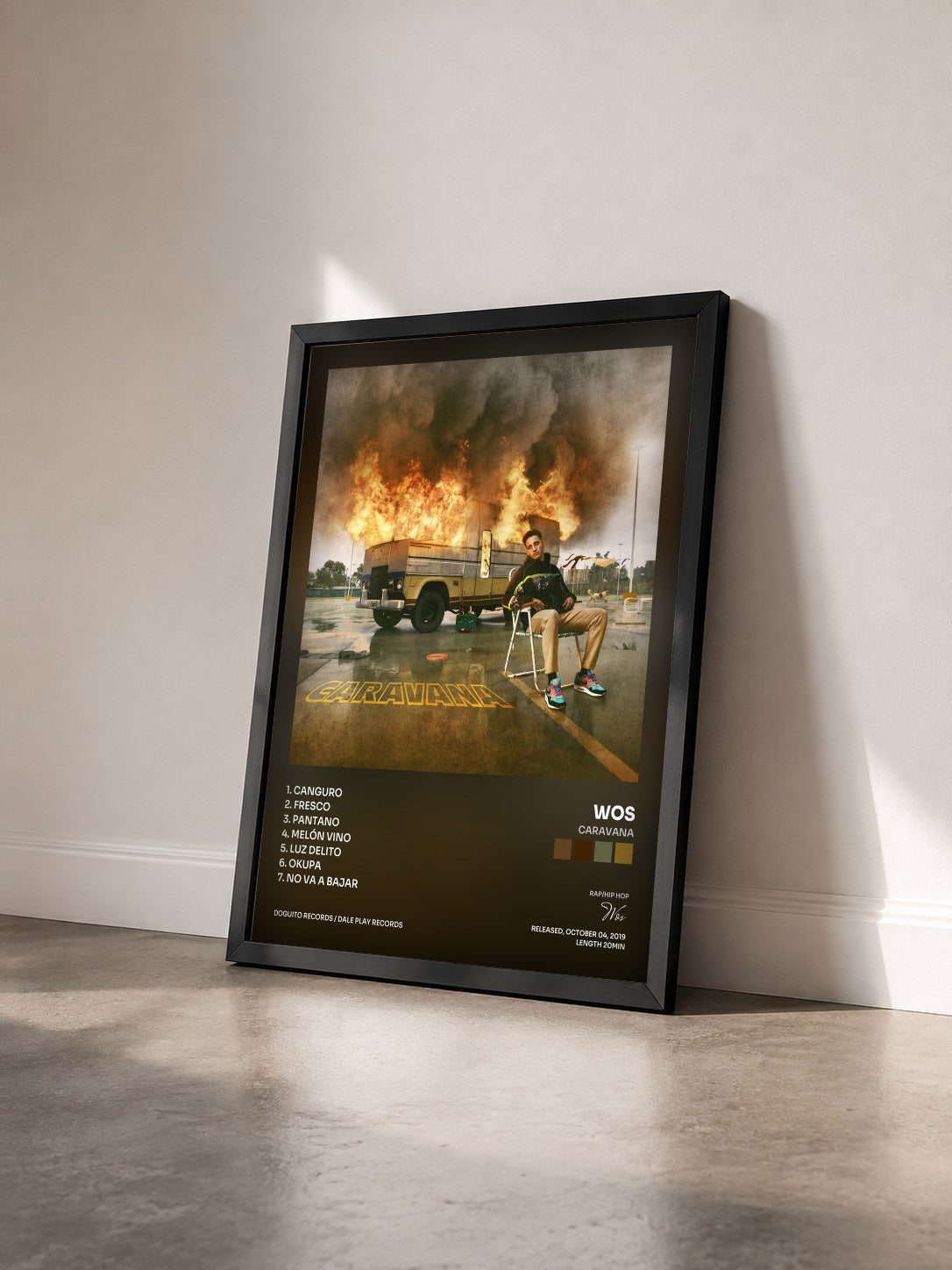 #noir Tableau de l'album CARAVANA de Wos vu de trois quarts, cadre noir