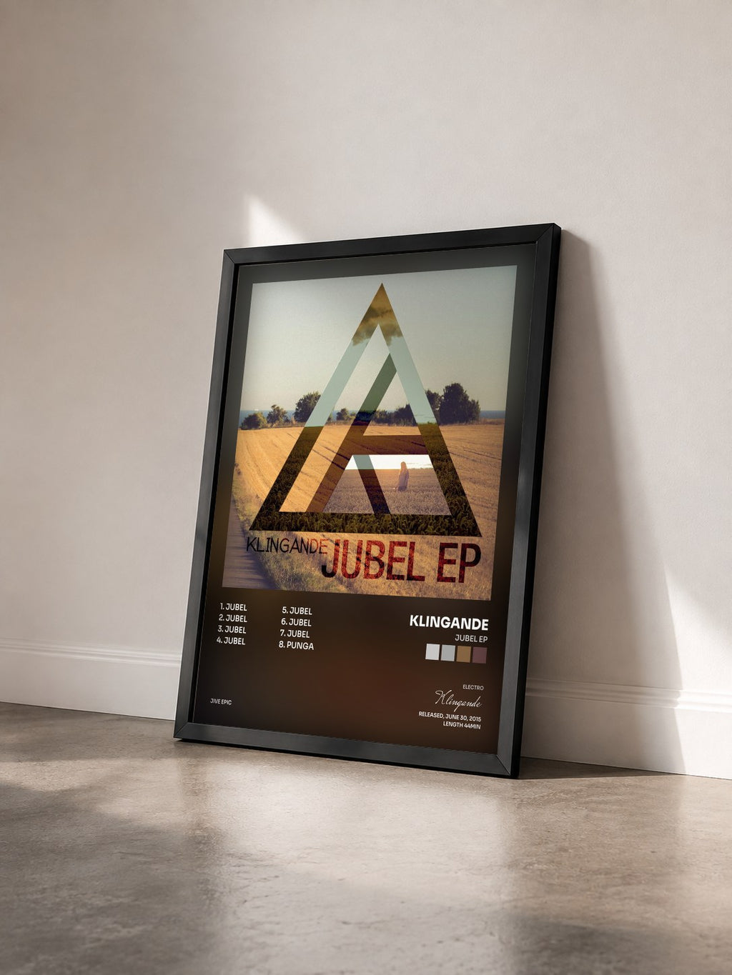 #noir Tableau de l'album Jubel EP de Klingande vu de trois quarts, cadre noir
