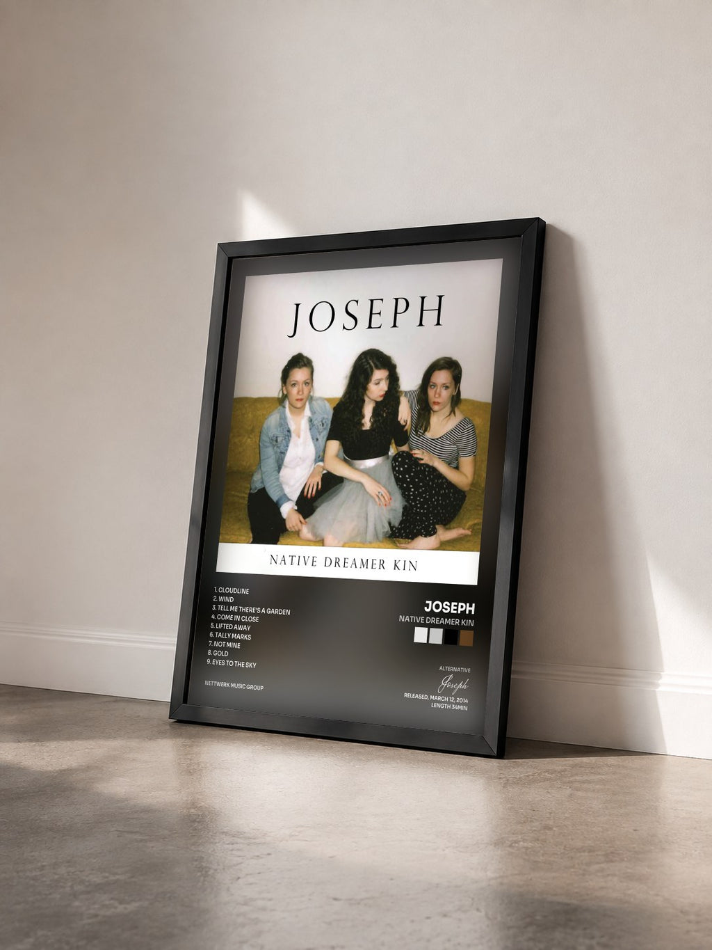 #noir Tableau de l'album Native Dreamer Kin de Joseph vu de trois quarts, cadre noir