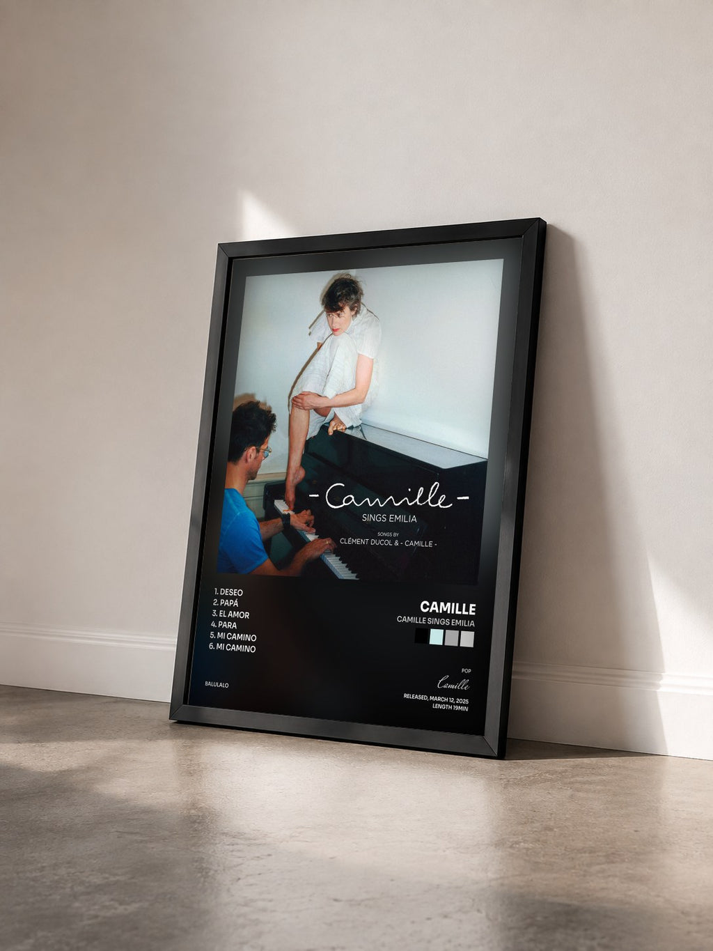 #noir Tableau de l'album Camille sings Emilia de Camille vu de trois quarts, cadre noir